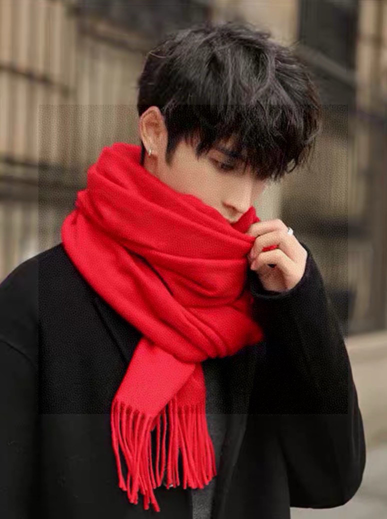 普拉达（PRADA）最新情侣款围巾 大方 简约 是成功男士不二追求 经典图案搭配LOGO设计 时尚色调 