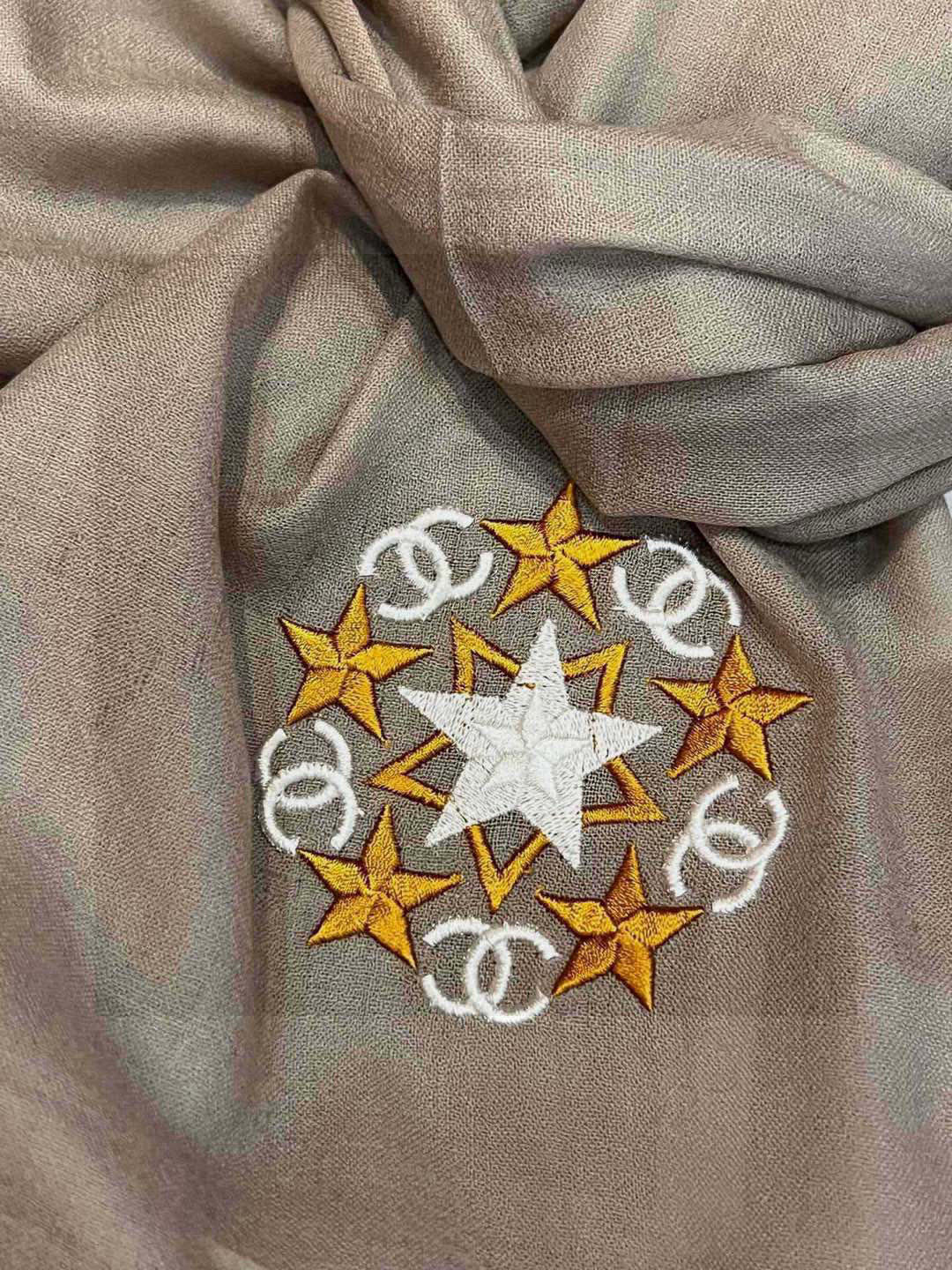 Chanel star✨系列.繼🚀後的力作.chanel載你們坐著火箭看星星❗️專櫃今年在內蒙外貿工廠下