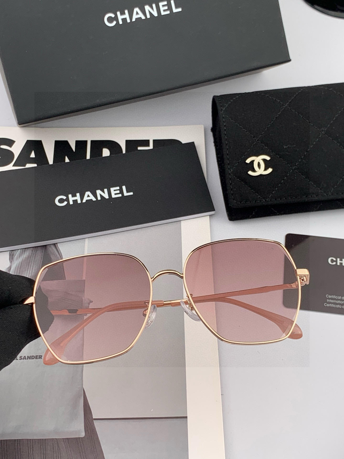 【CHANEL】香奈儿 新款尼龙偏光太眼镜，无框钻石 切边更有质感，大气女人范儿，大脸小脸都好看 ！型号