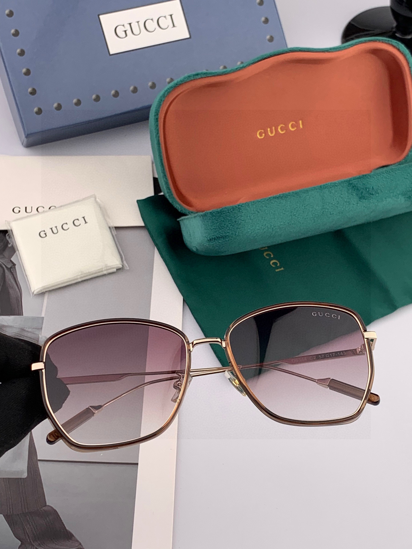 【尼龙偏光系列】GUCCI太阳镜墨圆框设计，不挑脸型，无论搭配大衣还是连衣裙都非常显气质偏光镜片预防紫外