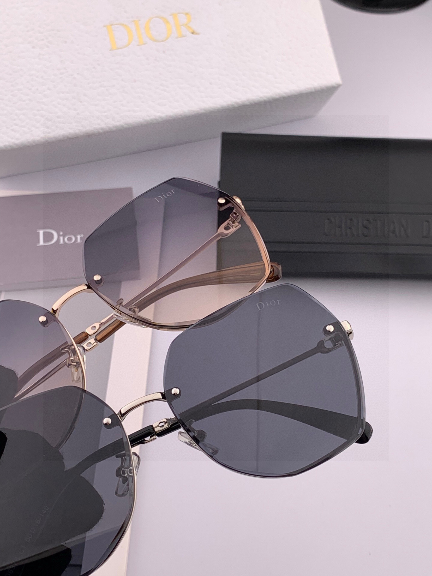 【尼龙偏光系列】DIOR无框太阳镜墨多边形设计，不挑脸型，无论搭配大衣还是连衣裙都非常显气质尼龙偏光镜片