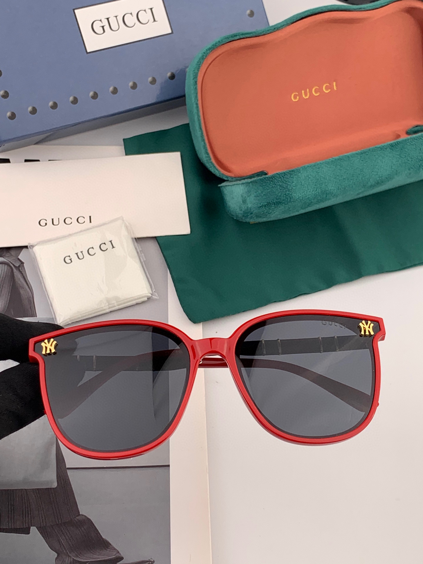 【TR偏光系列】 Gucci联名系列限量版经典的圆框设计，不挑脸型，无论搭配大衣还是连衣裙都非常显气质偏