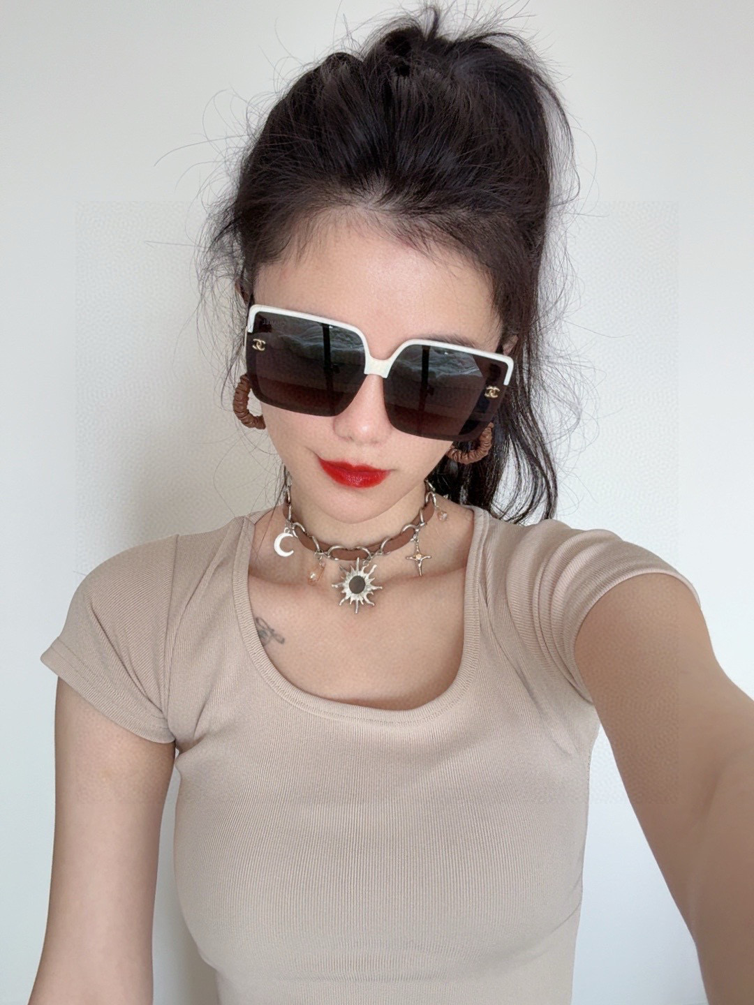 Chanel大框太阳镜墨镜 经典的方框设计，不挑脸型，无论搭配大衣还是连衣裙都非常显气质太阳镜预防紫外线