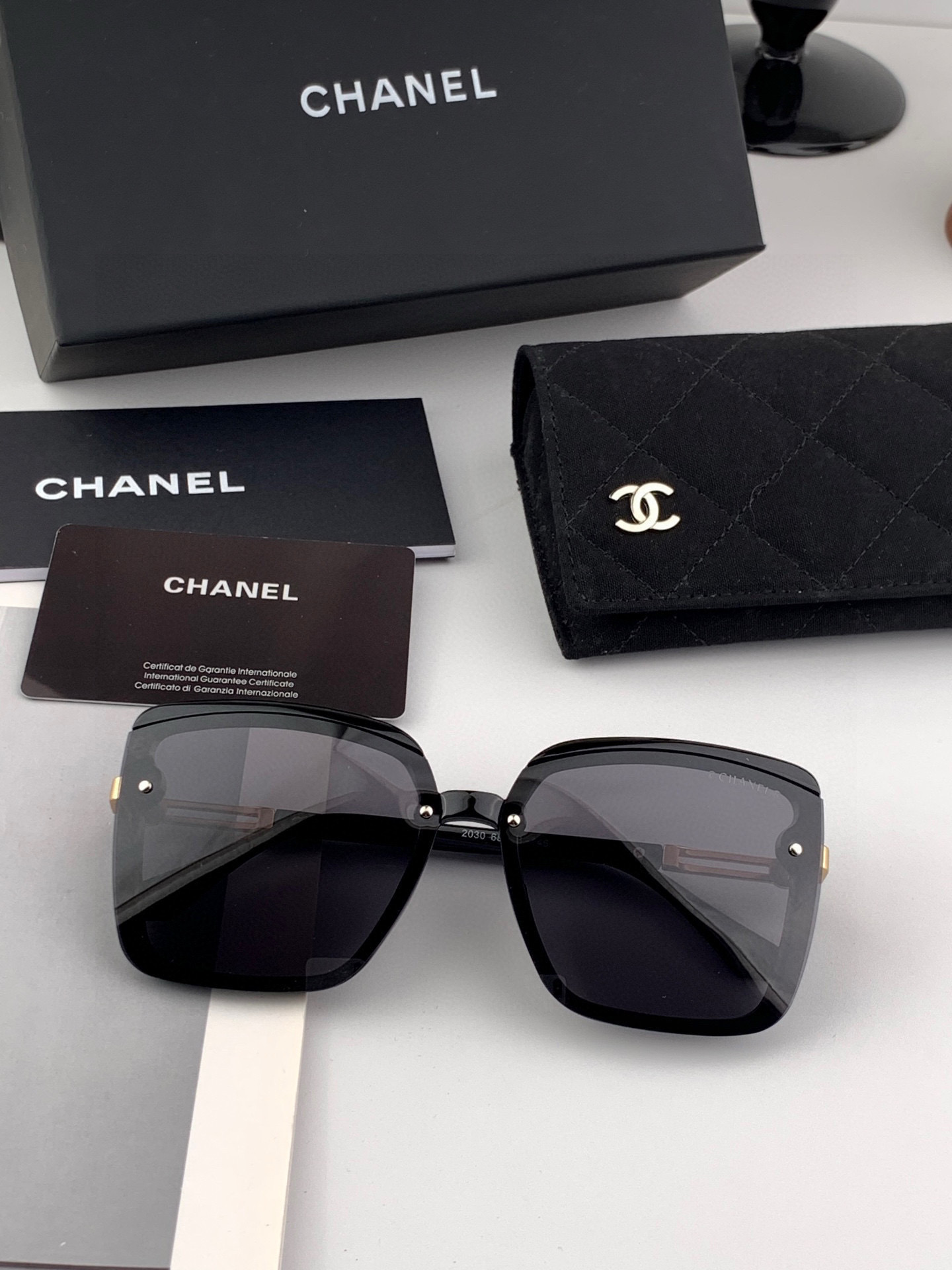 新品CHANEL 香奈儿太阳镜以独特魅力和前卫风格诠释春夏最新眼镜，质感超好佩带舒适 型号：CH5236