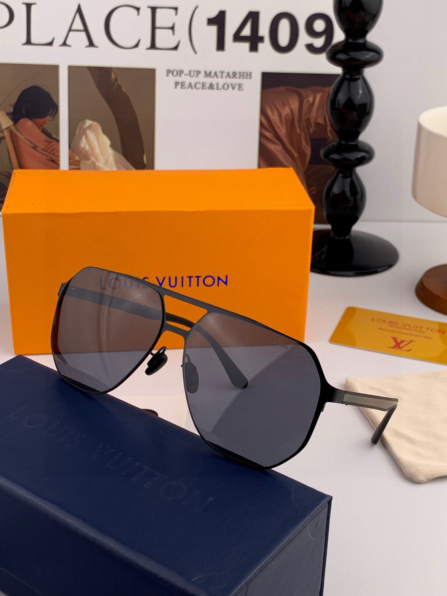 LV 男款炫彩飞行员偏光太阳镜 ❤️材质：高清尼龙加厚卡槽高清偏光镜片 🌹无边框镜架💕颜👍型号：L325