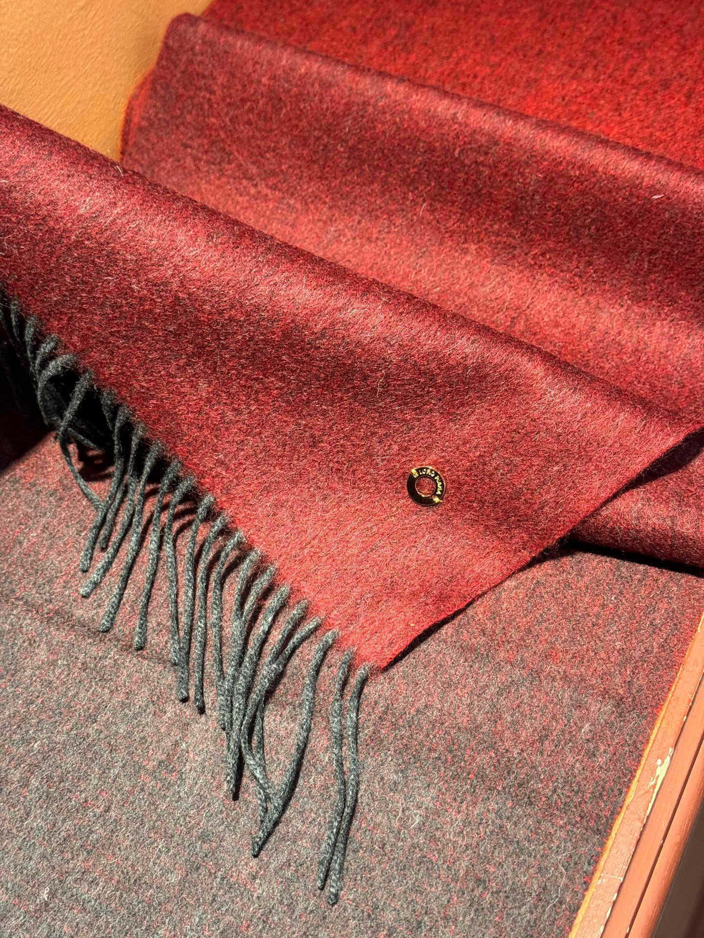 ✨✨太美了😍 【皮安娜】情侣款 美到要尖叫😱专柜最新款🎊英伦欧美范儿「多色渐变」又是一款即时尚又实用的大