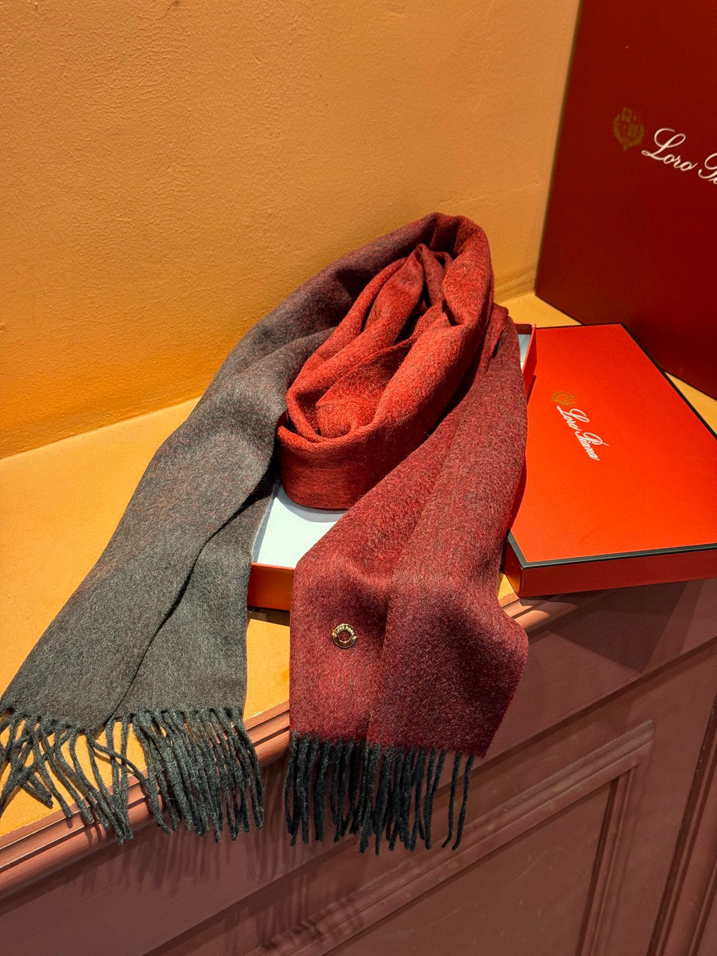 ✨✨太美了😍 【皮安娜】情侣款 美到要尖叫😱专柜最新款🎊英伦欧美范儿「多色渐变」又是一款即时尚又实用的大