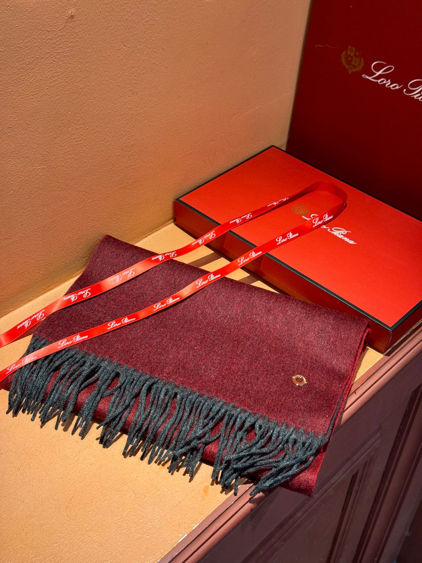 ✨✨太美了😍 【皮安娜】情侣款 美到要尖叫😱专柜最新款🎊英伦欧美范儿「多色渐变」又是一款即时尚又实用的大