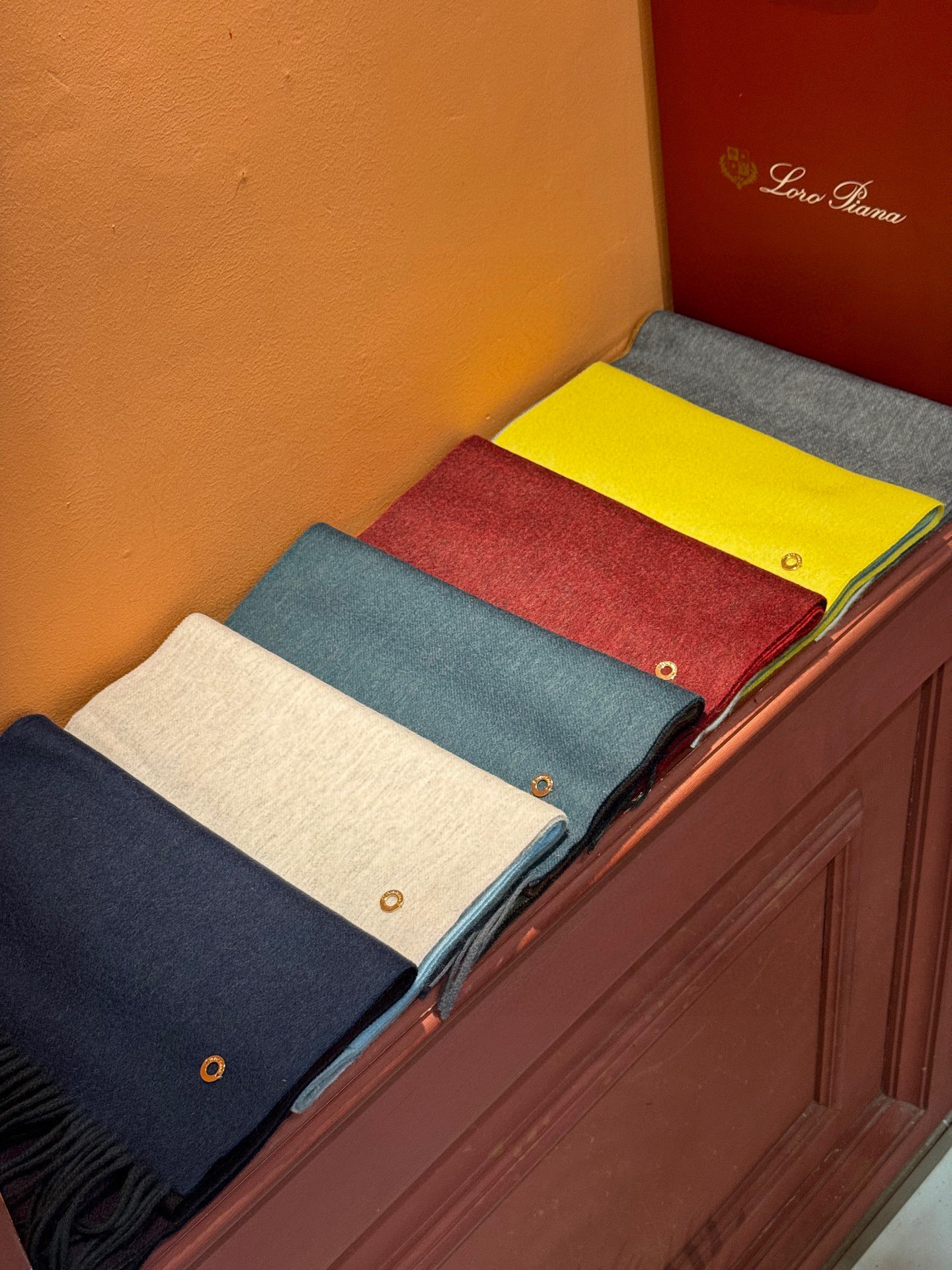 ✨✨太美了😍 【皮安娜】情侣款 美到要尖叫😱专柜最新款🎊英伦欧美范儿「多色渐变」又是一款即时尚又实用的大