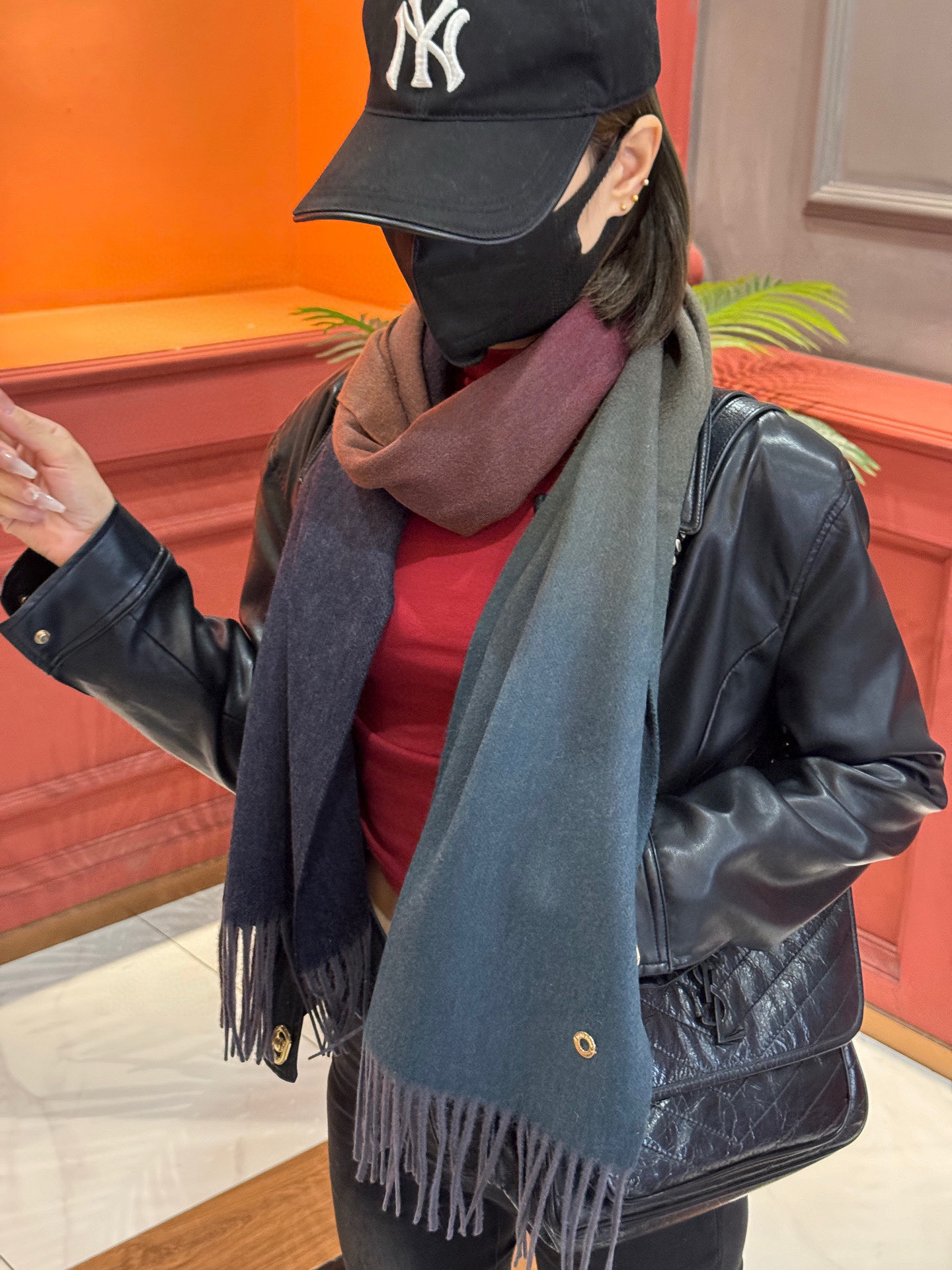 ✨✨太美了😍 【皮安娜】情侣款 美到要尖叫😱专柜最新款🎊英伦欧美范儿「多色渐变」又是一款即时尚又实用的大