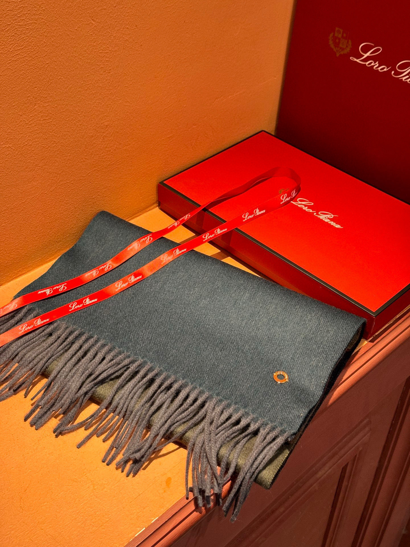 ✨✨太美了😍 【皮安娜】情侣款 美到要尖叫😱专柜最新款🎊英伦欧美范儿「多色渐变」又是一款即时尚又实用的大