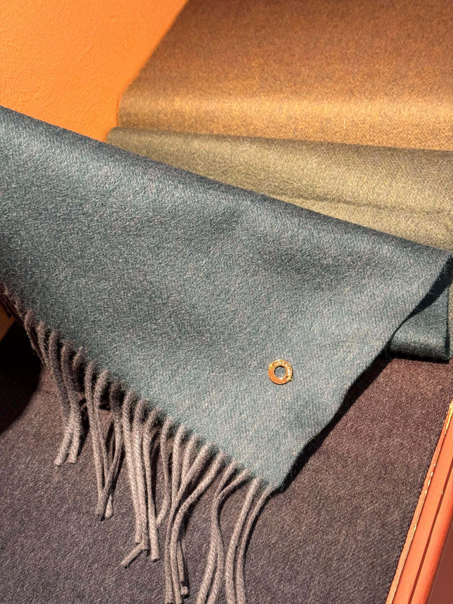 ✨✨太美了😍 【皮安娜】情侣款 美到要尖叫😱专柜最新款🎊英伦欧美范儿「多色渐变」又是一款即时尚又实用的大