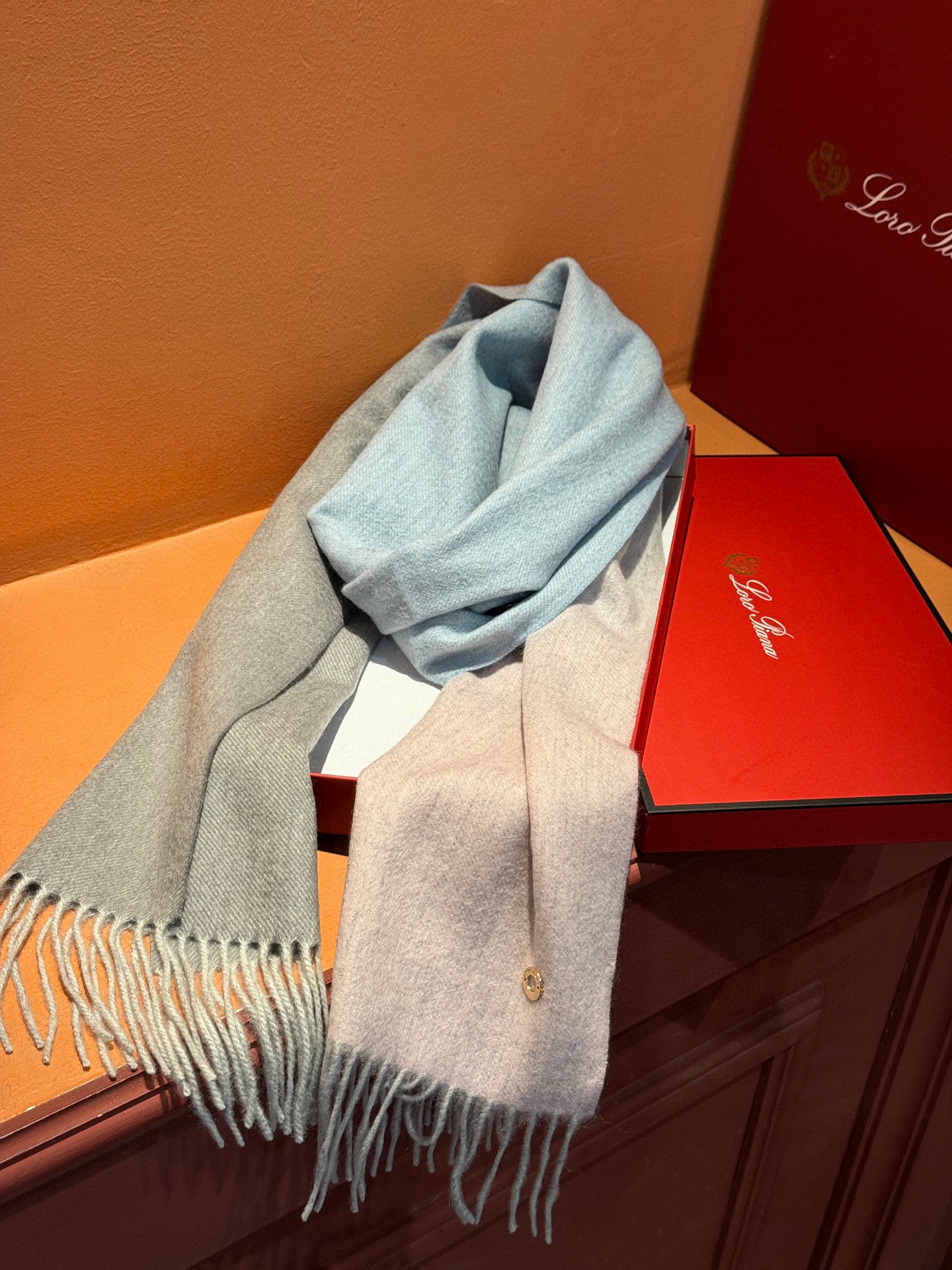 ✨✨太美了😍 【皮安娜】情侣款 美到要尖叫😱专柜最新款🎊英伦欧美范儿「多色渐变」又是一款即时尚又实用的大