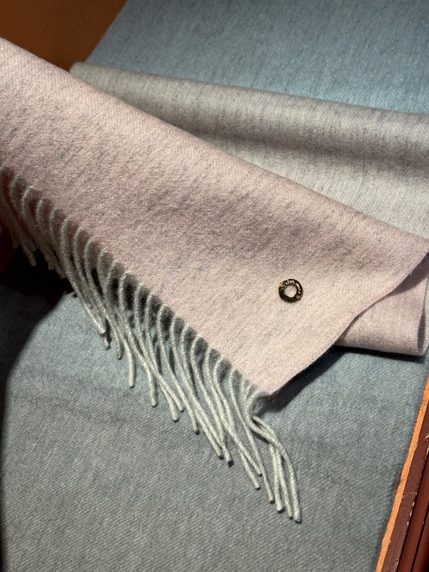 ✨✨太美了😍 【皮安娜】情侣款 美到要尖叫😱专柜最新款🎊英伦欧美范儿「多色渐变」又是一款即时尚又实用的大