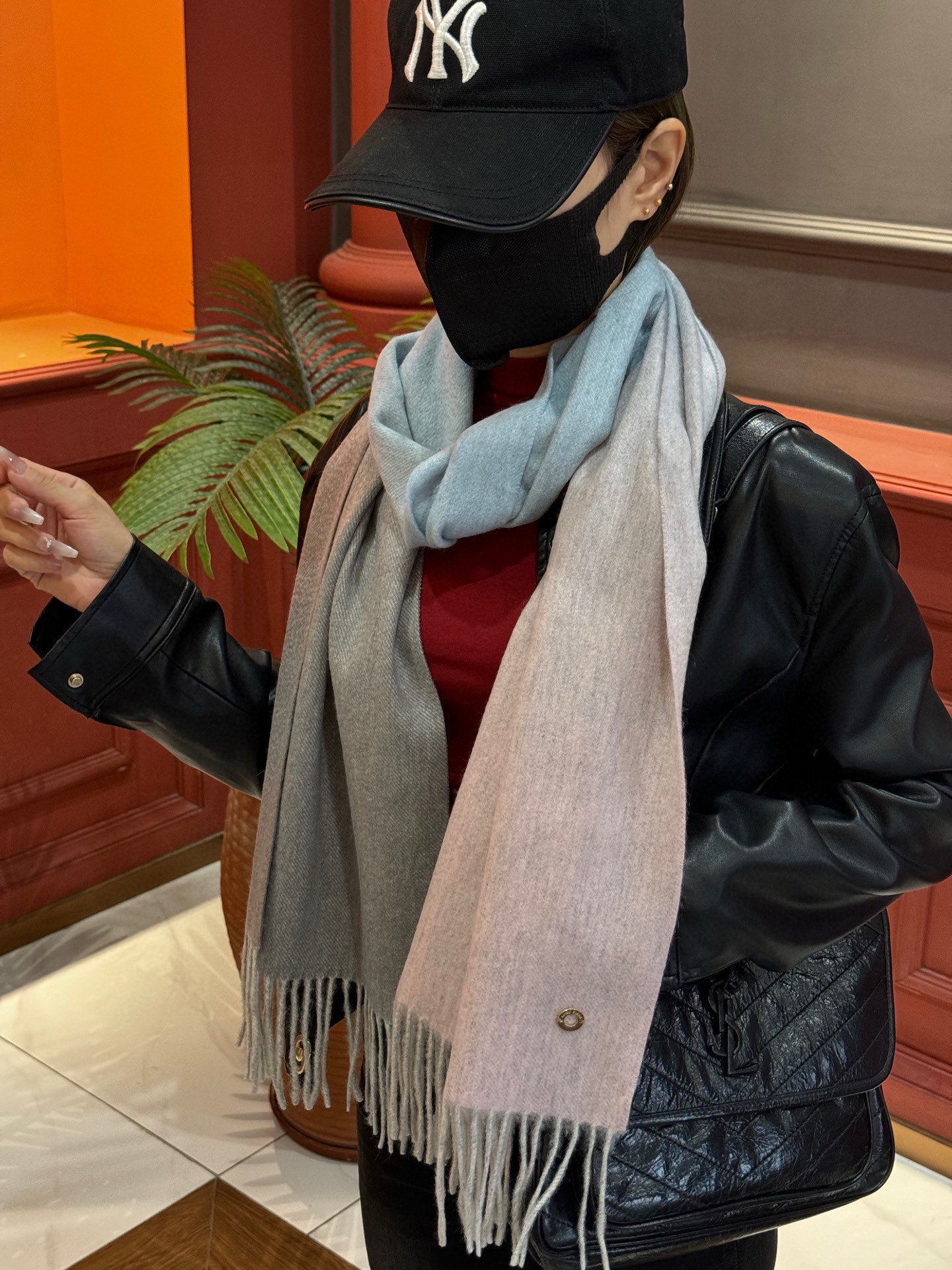 ✨✨太美了😍 【皮安娜】情侣款 美到要尖叫😱专柜最新款🎊英伦欧美范儿「多色渐变」又是一款即时尚又实用的大