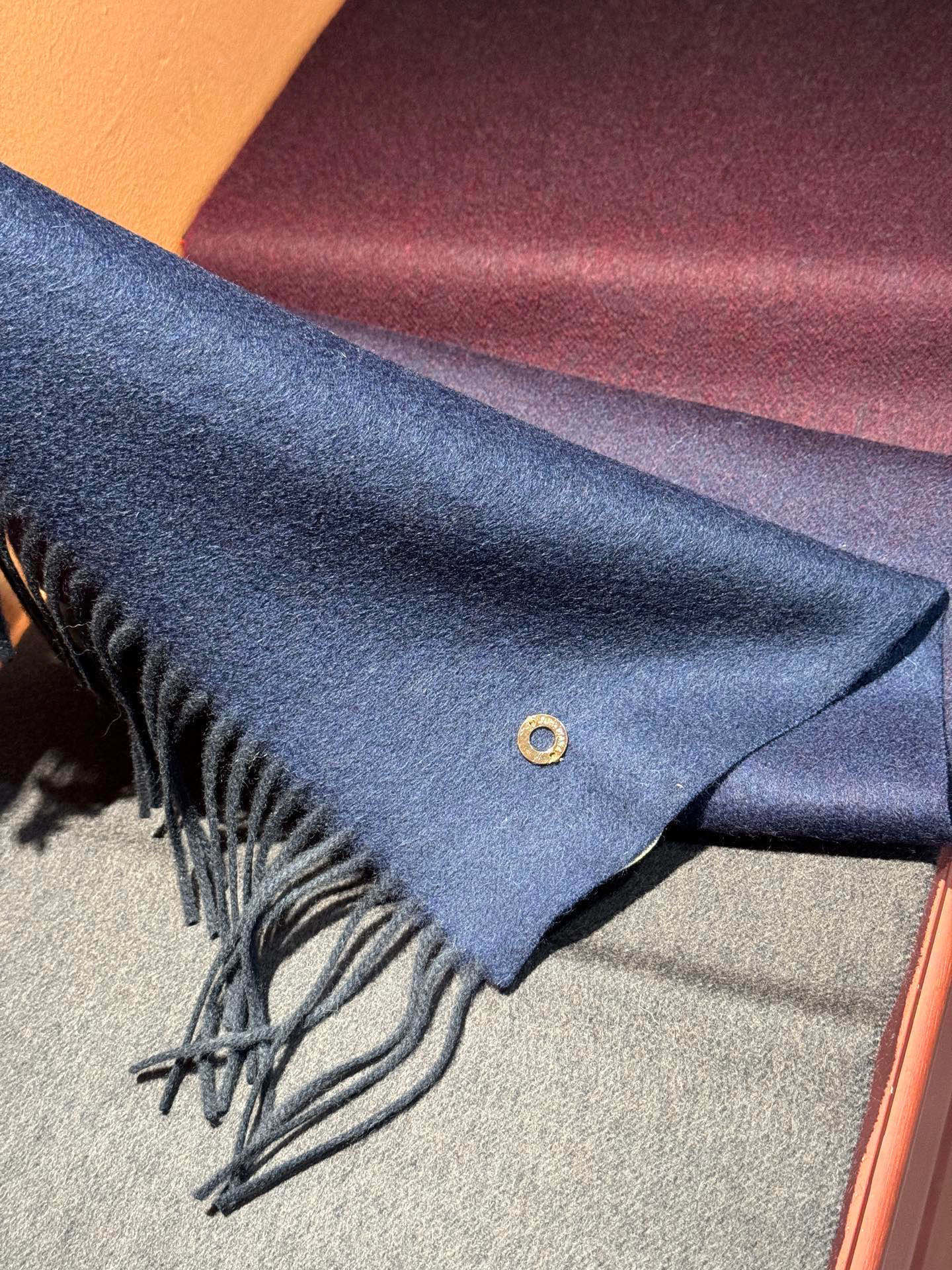 ✨✨太美了😍 【皮安娜】情侣款 美到要尖叫😱专柜最新款🎊英伦欧美范儿「多色渐变」又是一款即时尚又实用的大