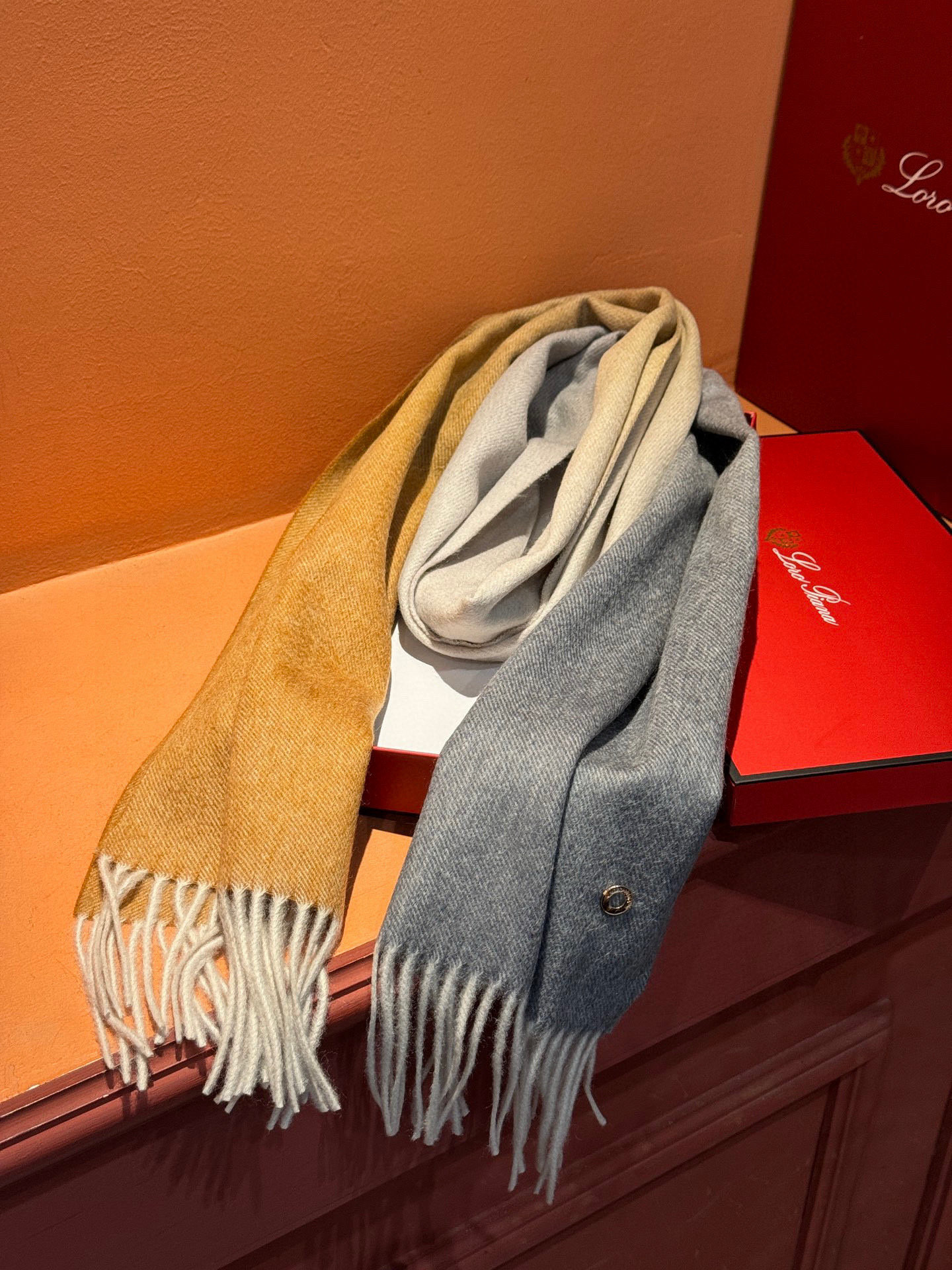 ✨✨太美了😍 【皮安娜】情侣款 美到要尖叫😱专柜最新款🎊英伦欧美范儿「多色渐变」又是一款即时尚又实用的大