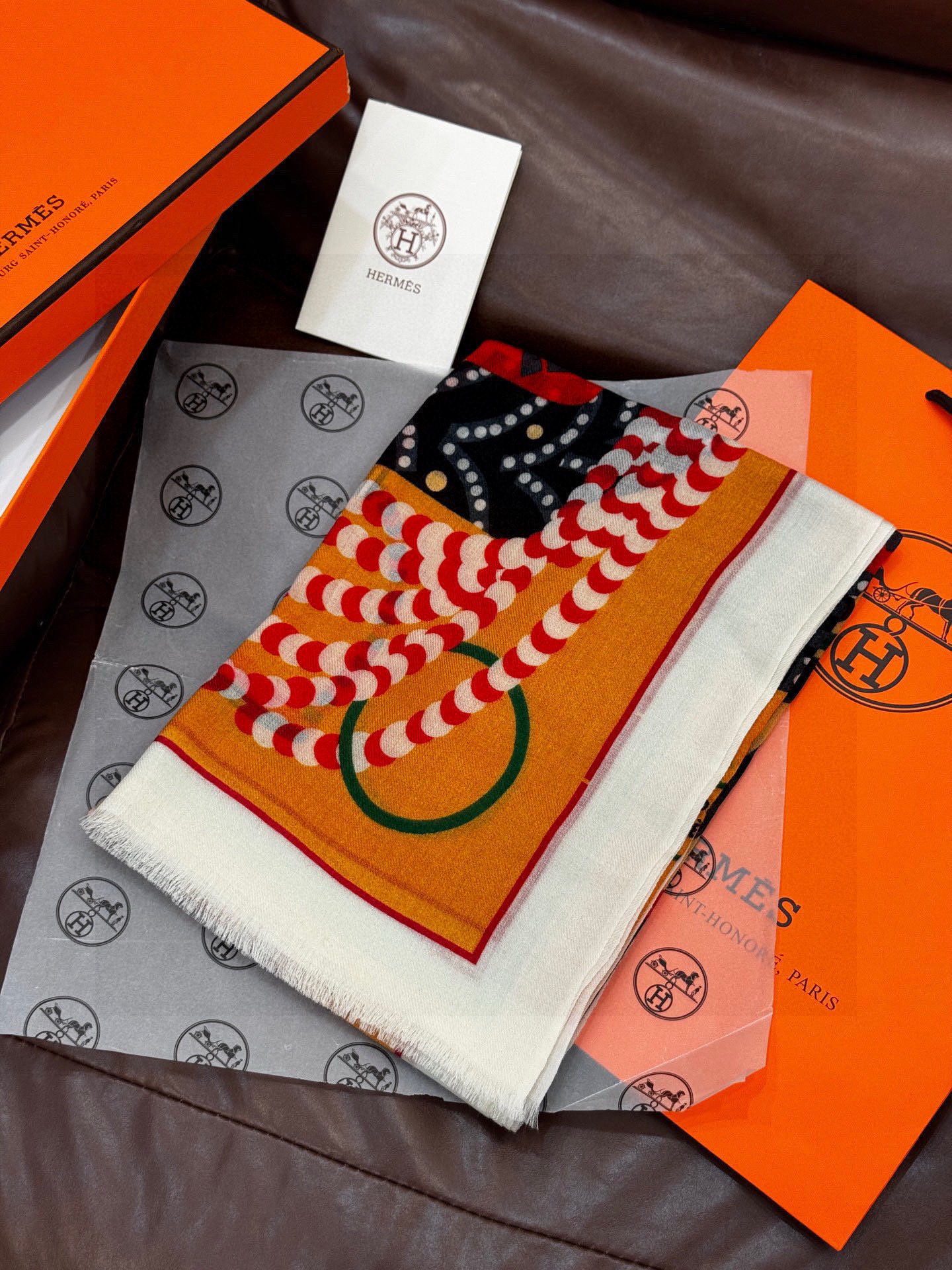 专柜同步 Hermes家买了都说好看【马鞍羊绒长巾】‼️推荐💕顶级工艺超值‼️爱马仕专柜爆款🎁🎁羊绒长巾