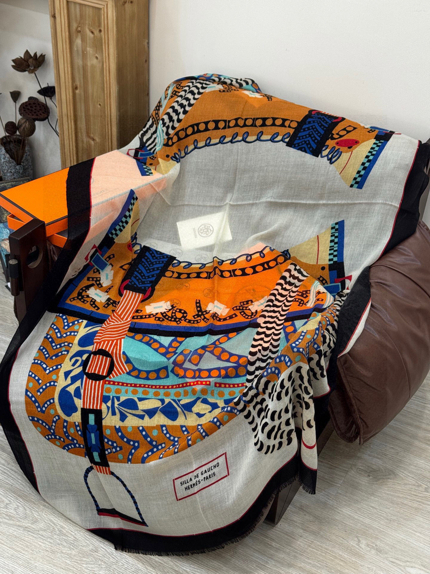 专柜同步 Hermes家买了都说好看【马鞍羊绒长巾】‼️推荐💕顶级工艺超值‼️爱马仕专柜爆款🎁🎁羊绒长巾