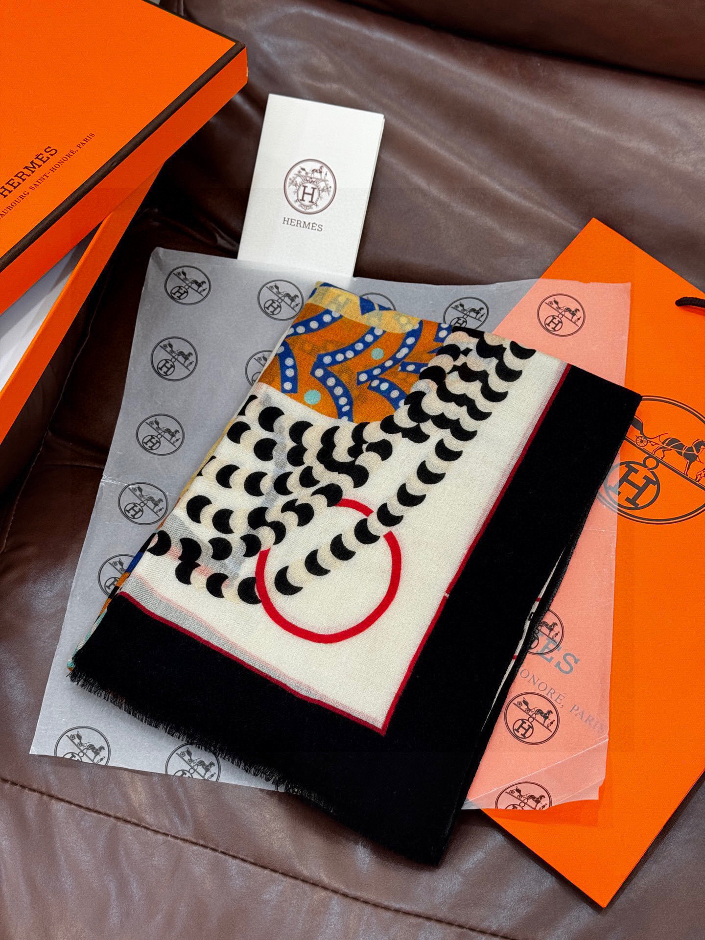 专柜同步 Hermes家买了都说好看【马鞍羊绒长巾】‼️推荐💕顶级工艺超值‼️爱马仕专柜爆款🎁🎁羊绒长巾