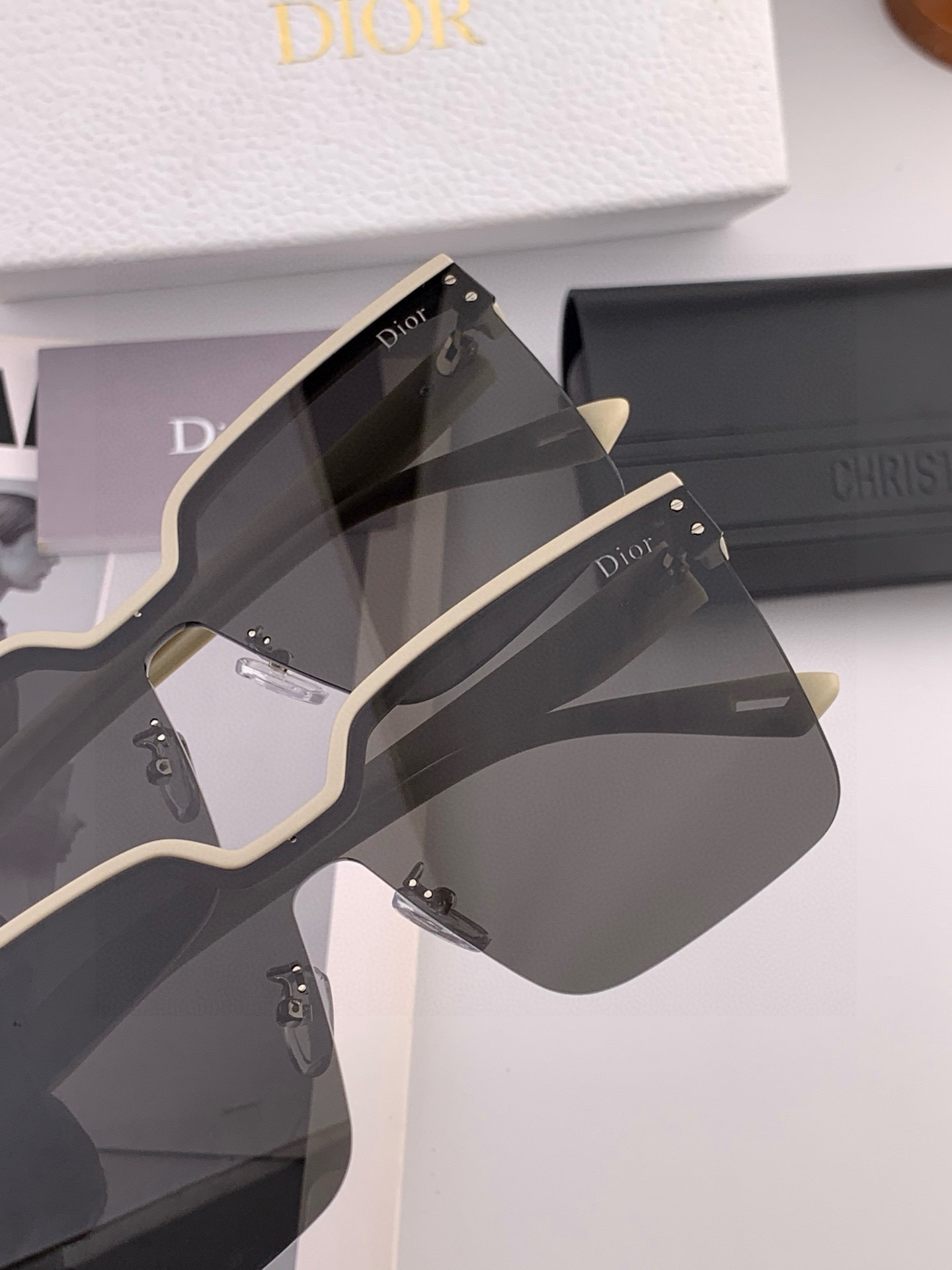 🔺 【DIOR尼龙偏光连体太阳镜】2025开春新款 潮流爆款 时尚方框偏光太阳镜 高品质 佩戴舒适 网红