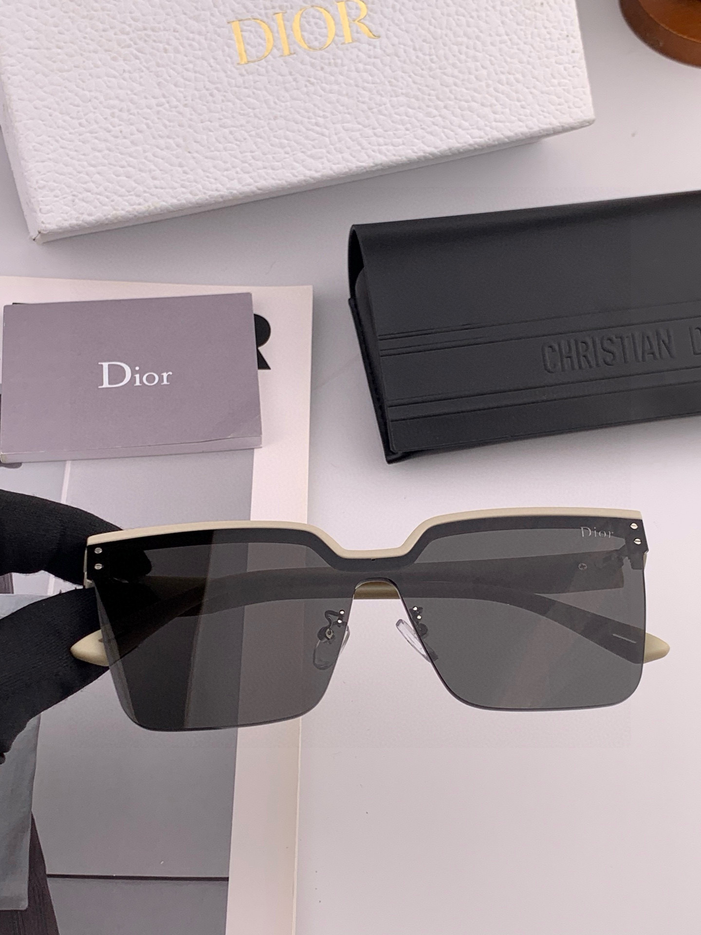 🔺 【DIOR尼龙偏光连体太阳镜】2025开春新款 潮流爆款 时尚方框偏光太阳镜 高品质 佩戴舒适 网红