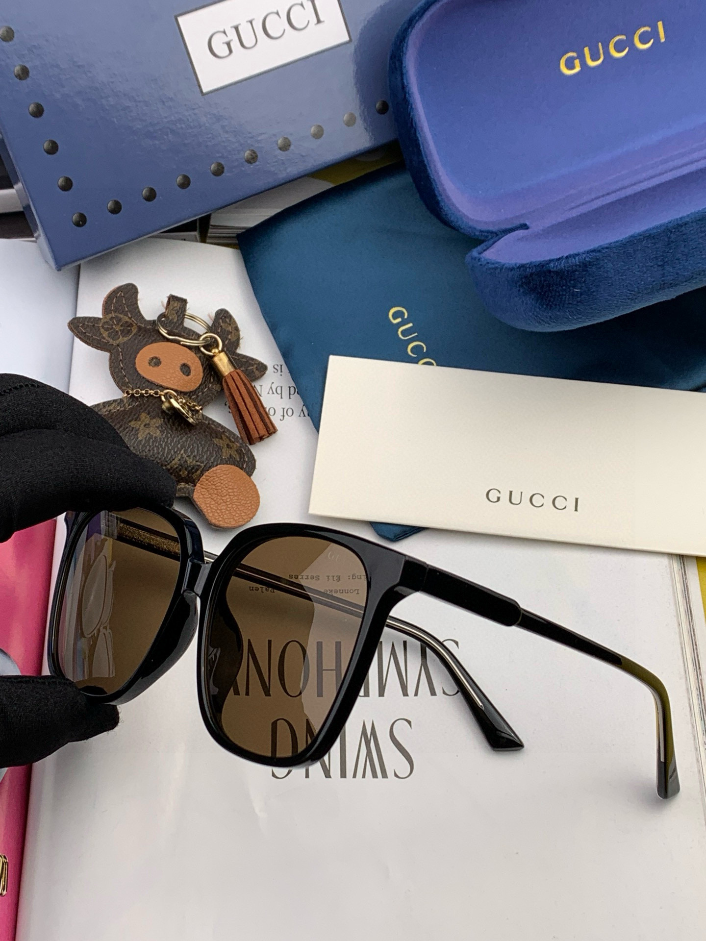 Gucci 情侣款 经典的方框设计，不挑脸型，无论搭配大衣还是连衣裙都非常显气质高清偏光镜片预防紫外线 