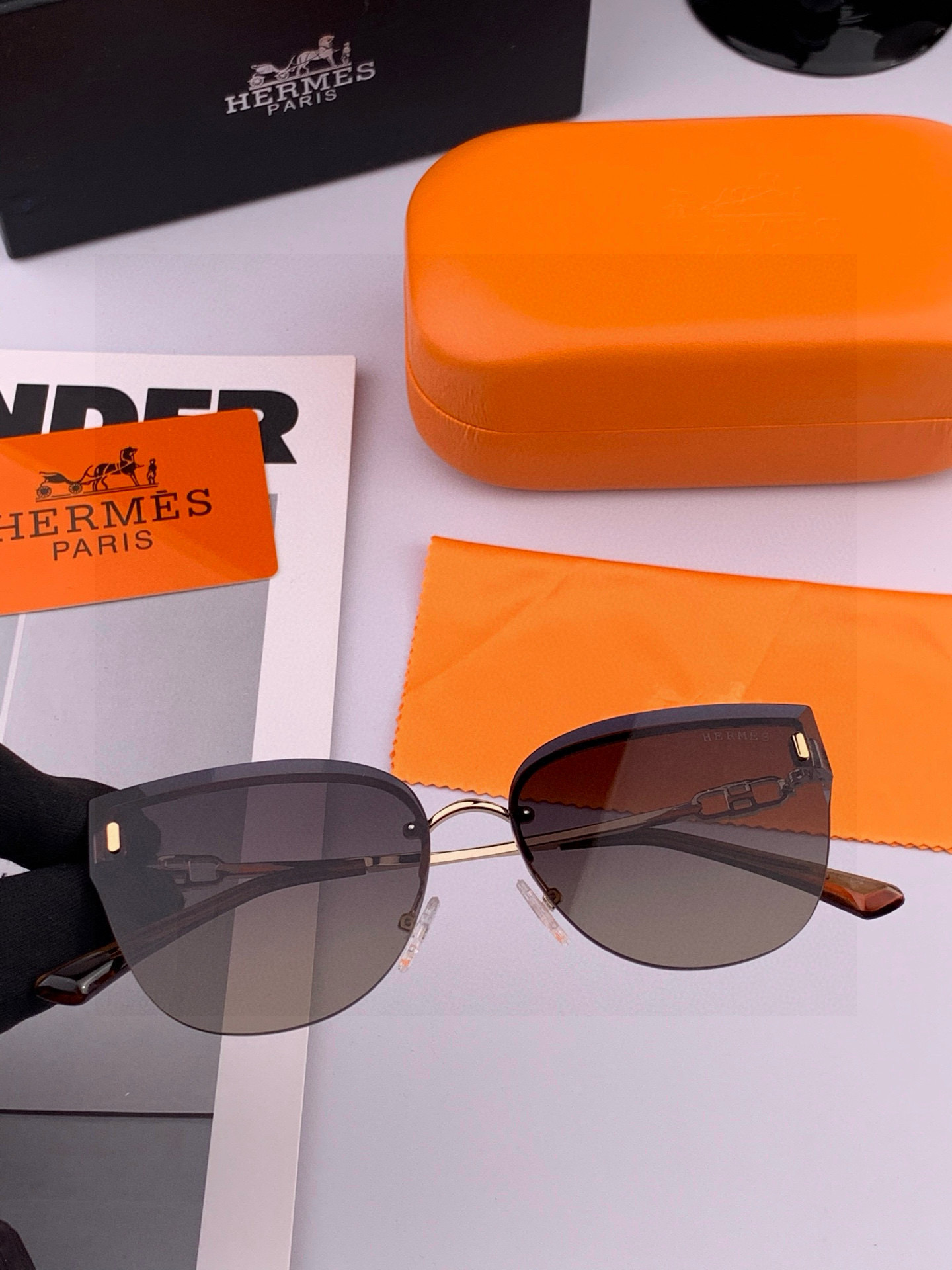 【尼龙偏光系列】爱马仕无框太阳镜墨方框设计，不挑脸型，无论搭配大衣还是连衣裙都非常显气质尼龙偏光镜片预防