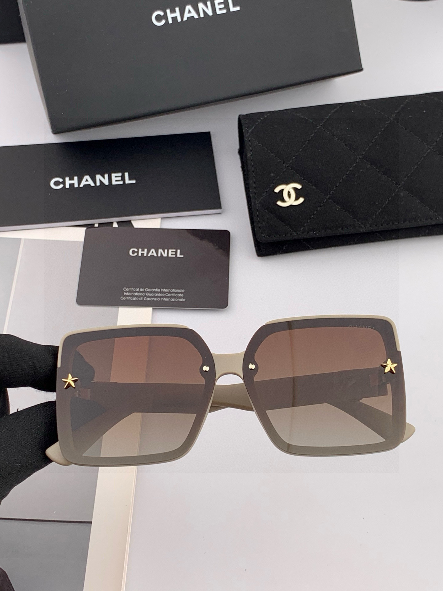 【CHANEL】香奈儿 2025新款潮流爆款 时尚方框太阳镜 佩戴舒适 网红潮款墨镜 女士高清加厚偏光太