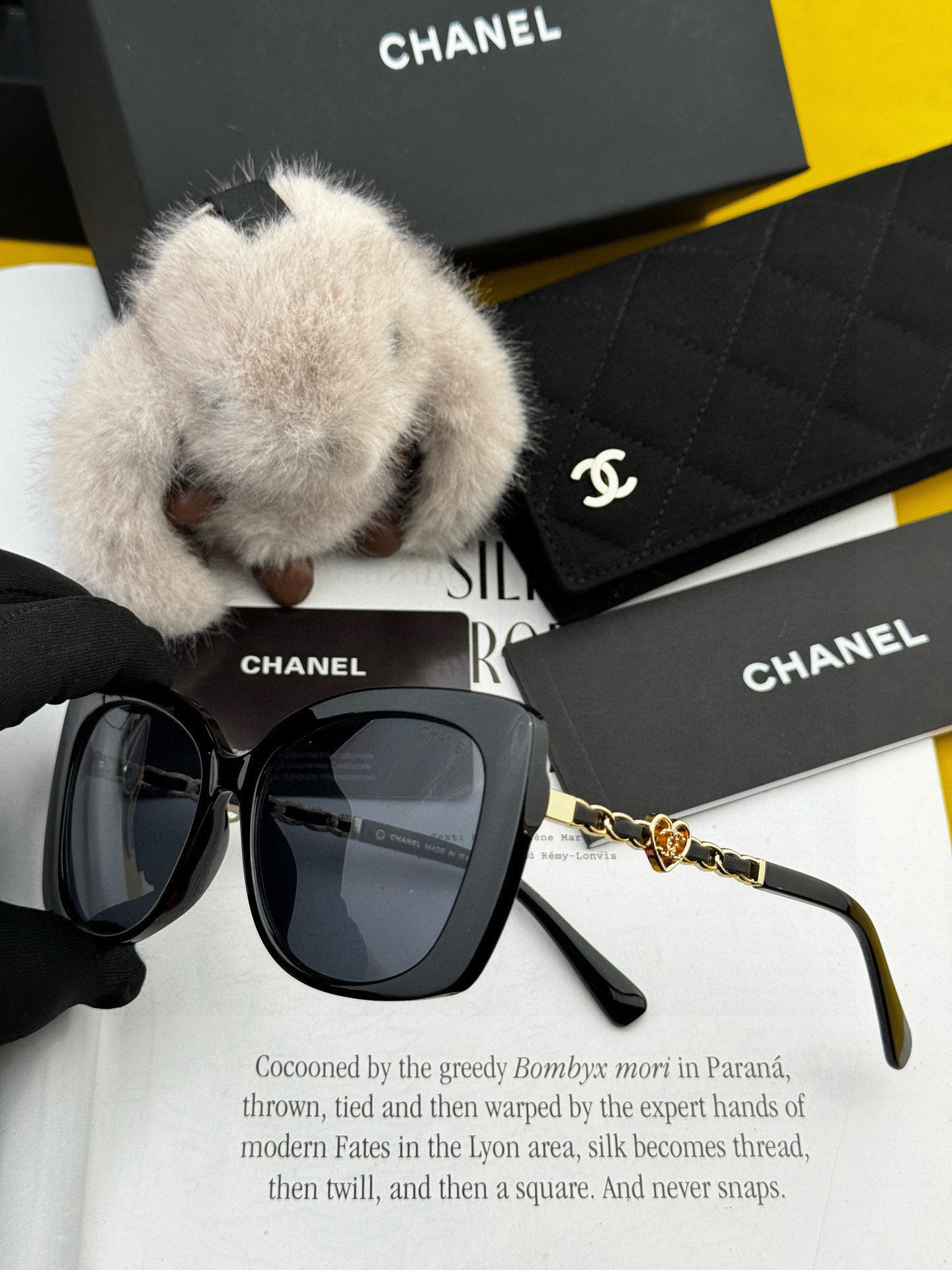 Chanel太阳镜墨镜 经典的方框设计，不挑脸型，无论搭配大衣还是连衣裙都非常显气质太阳镜预防紫外线 型