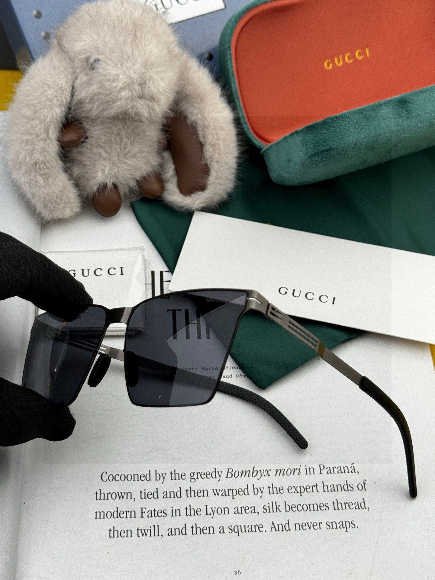 GUCC* 2025 新款男女情侣款太阳iP电镀永不褪色 卖点：超轻超有弹性整幅眼镜无螺丝重要的是压不坏