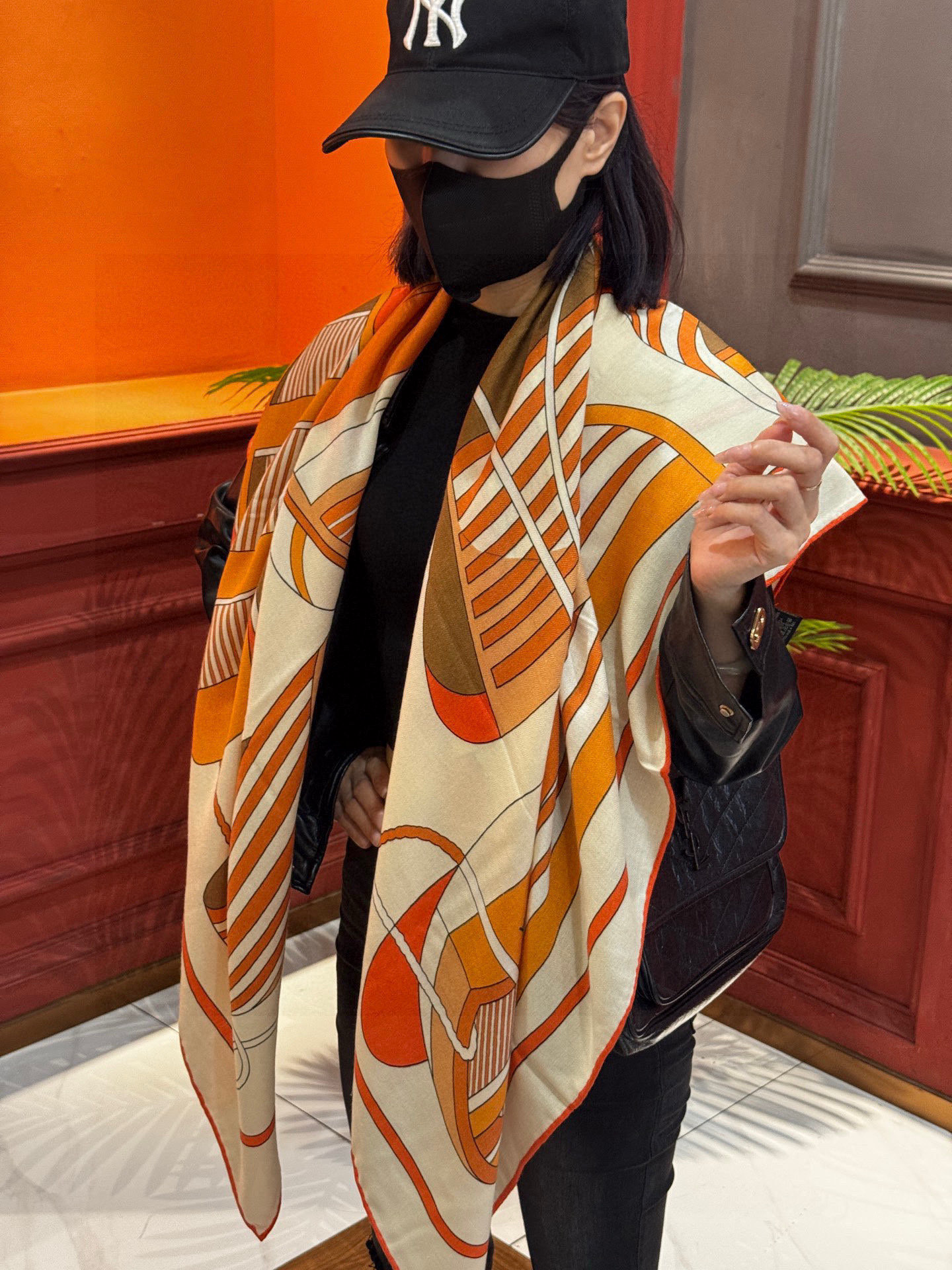 💟2025年早秋上新💞【双面同色丝毛方巾】手工卷边山羊绒和真丝混纺披肩（70%山羊绒，30%桑蚕丝）这款