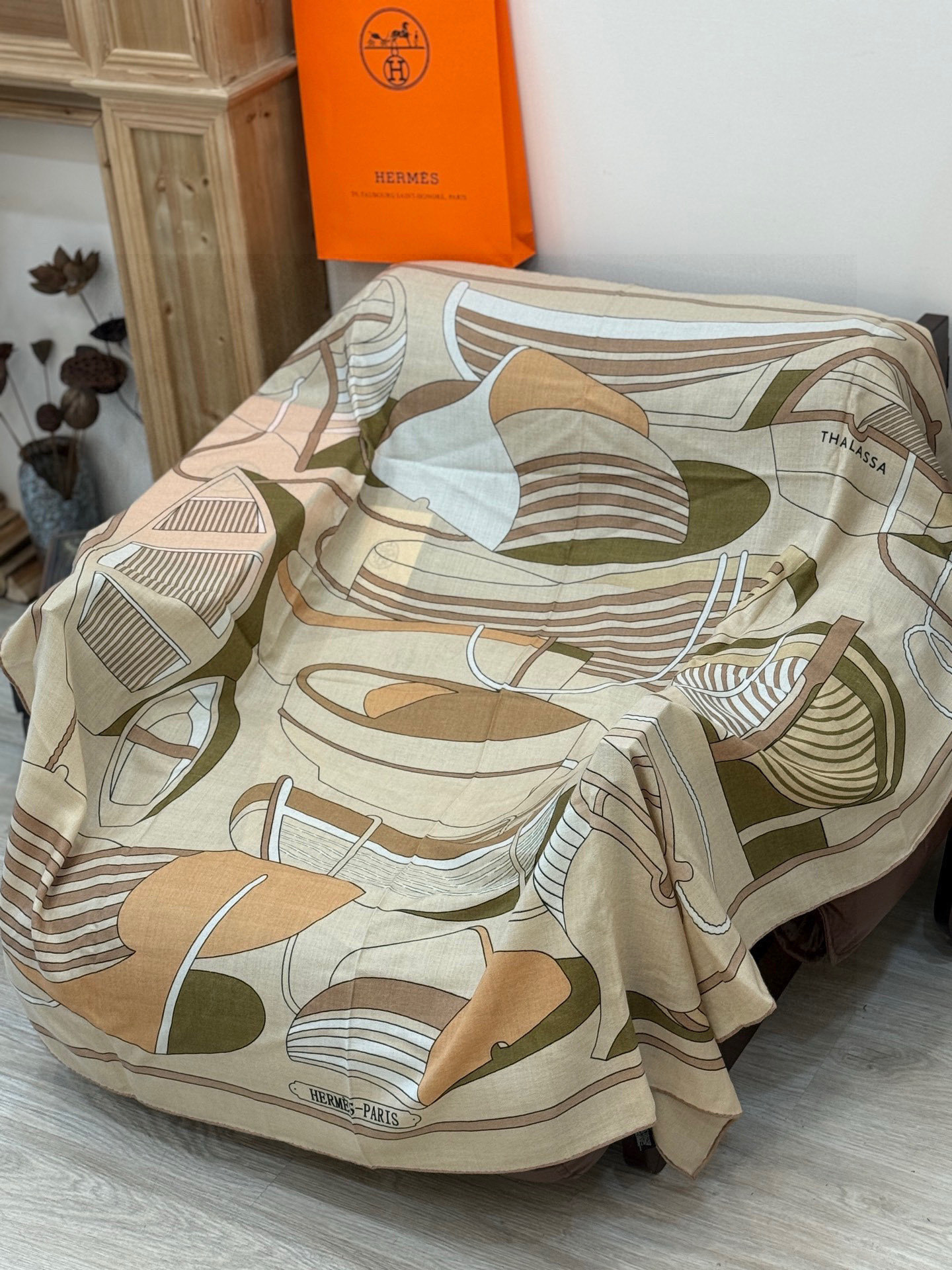 💟2025年早秋上新💞【双面同色丝毛方巾】手工卷边山羊绒和真丝混纺披肩(70%山羊绒,30%桑蚕丝)这款