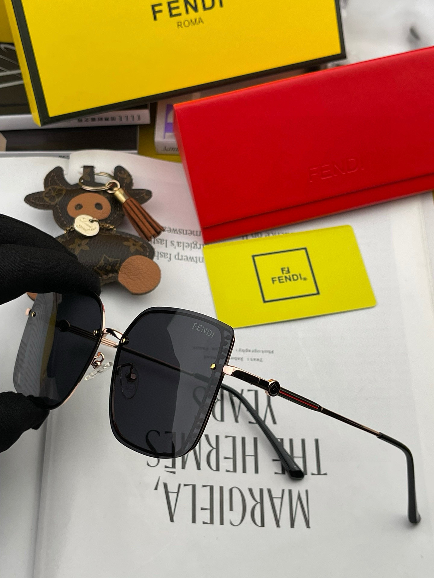 🔺 【芬迪】2025开春新款 潮流爆款 时尚方框偏光太阳镜 高品质 佩戴舒适 网红潮款墨镜 女士高清偏光