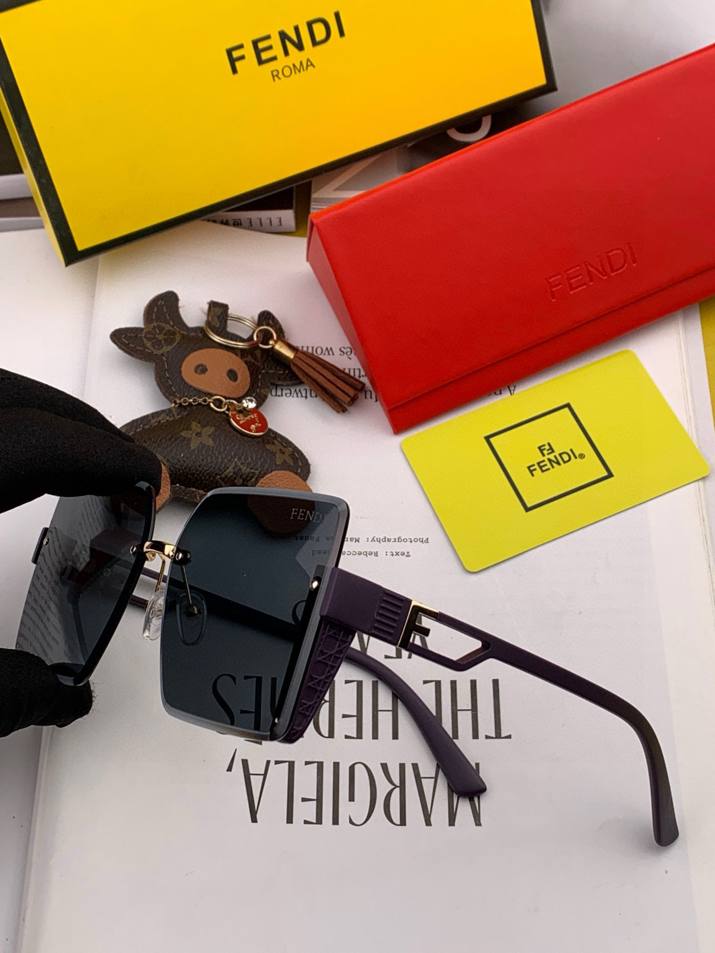 🔺 【芬迪】2025开春新款 潮流爆款 时尚方框偏光太阳镜 高品质 佩戴舒适 网红潮款墨镜 女士高清偏光