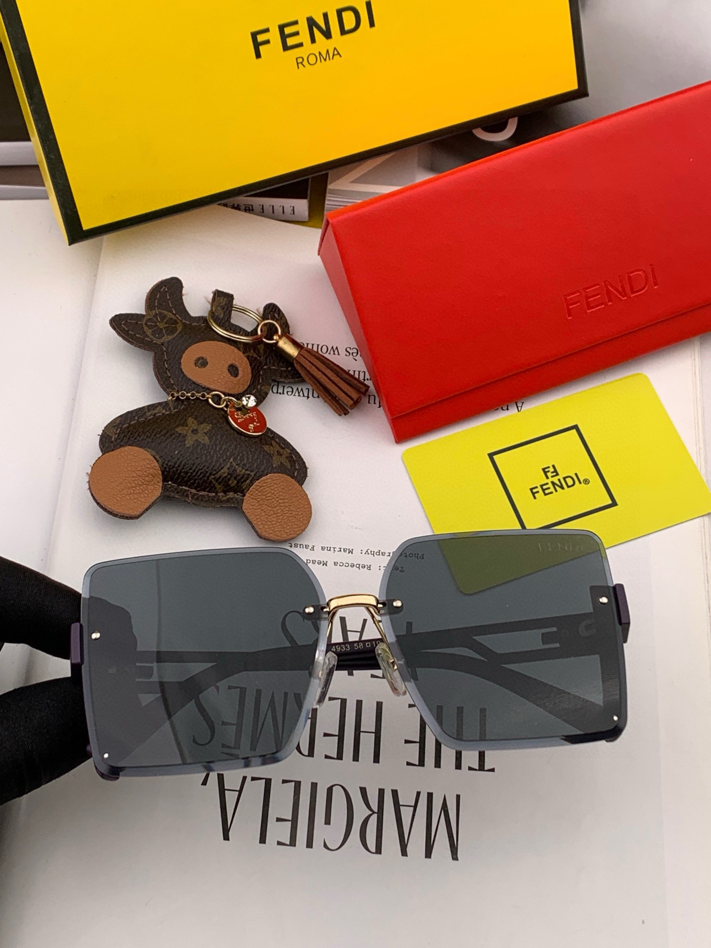 🔺 【芬迪】2025开春新款 潮流爆款 时尚方框偏光太阳镜 高品质 佩戴舒适 网红潮款墨镜 女士高清偏光