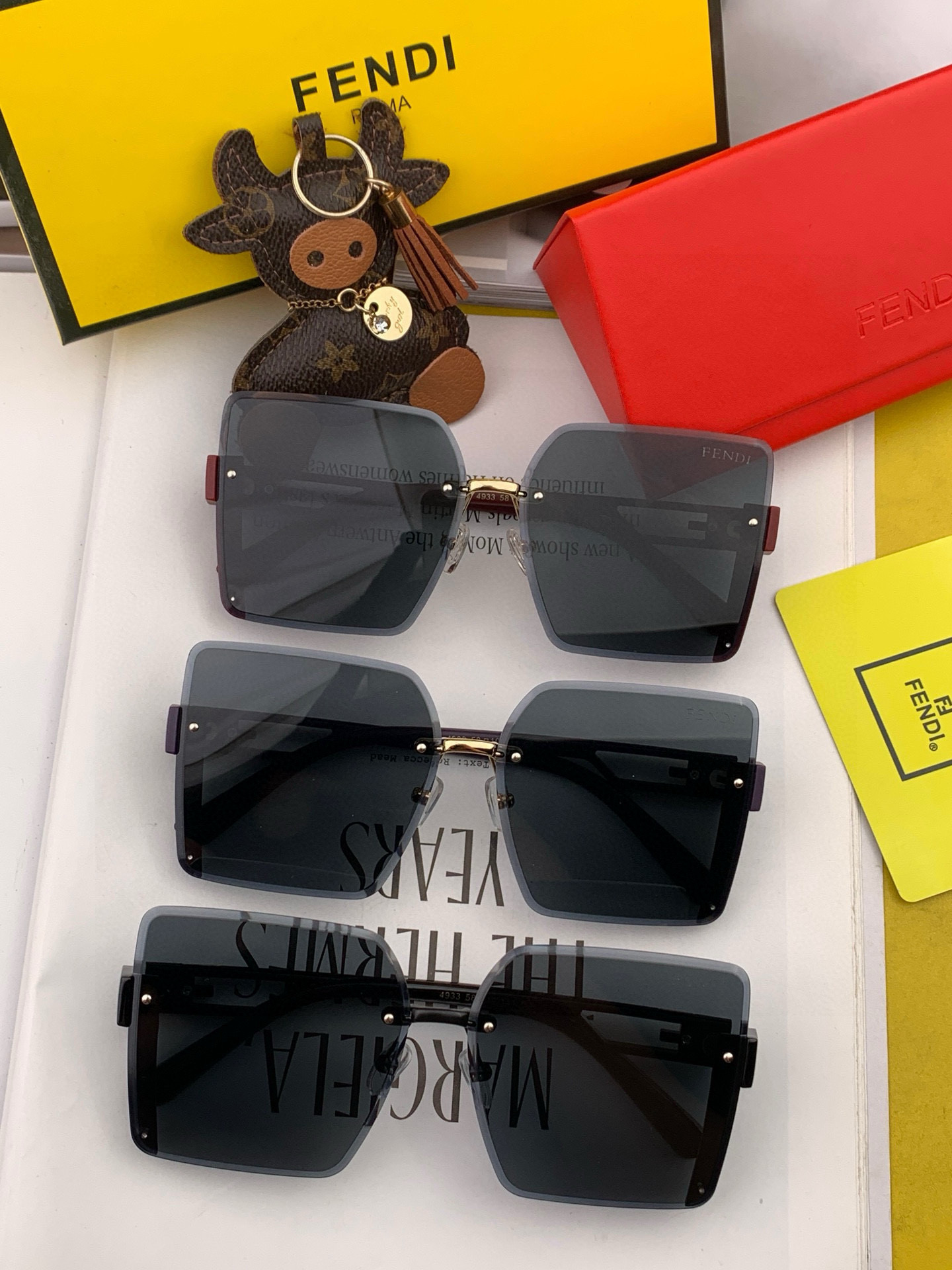 🔺 【芬迪】2025开春新款 潮流爆款 时尚方框偏光太阳镜 高品质 佩戴舒适 网红潮款墨镜 女士高清偏光