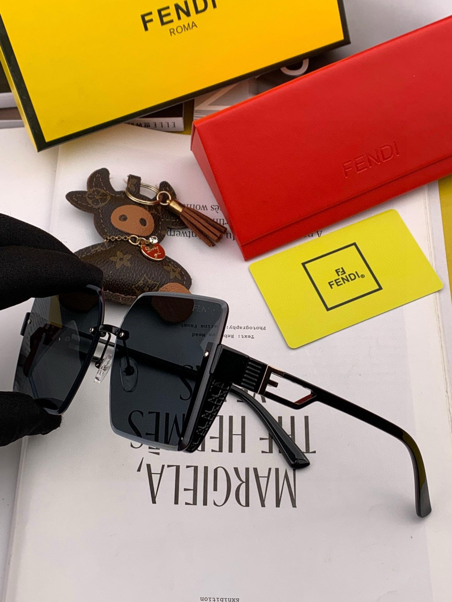 🔺 【芬迪】2025开春新款 潮流爆款 时尚方框偏光太阳镜 高品质 佩戴舒适 网红潮款墨镜 女士高清偏光