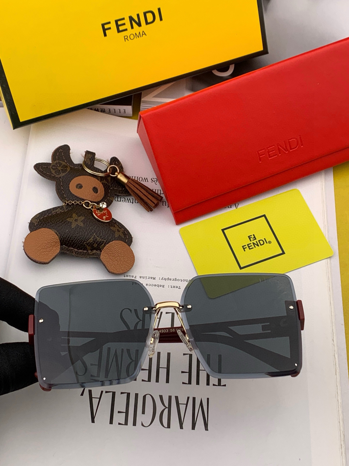 🔺 【芬迪】2025开春新款 潮流爆款 时尚方框偏光太阳镜 高品质 佩戴舒适 网红潮款墨镜 女士高清偏光