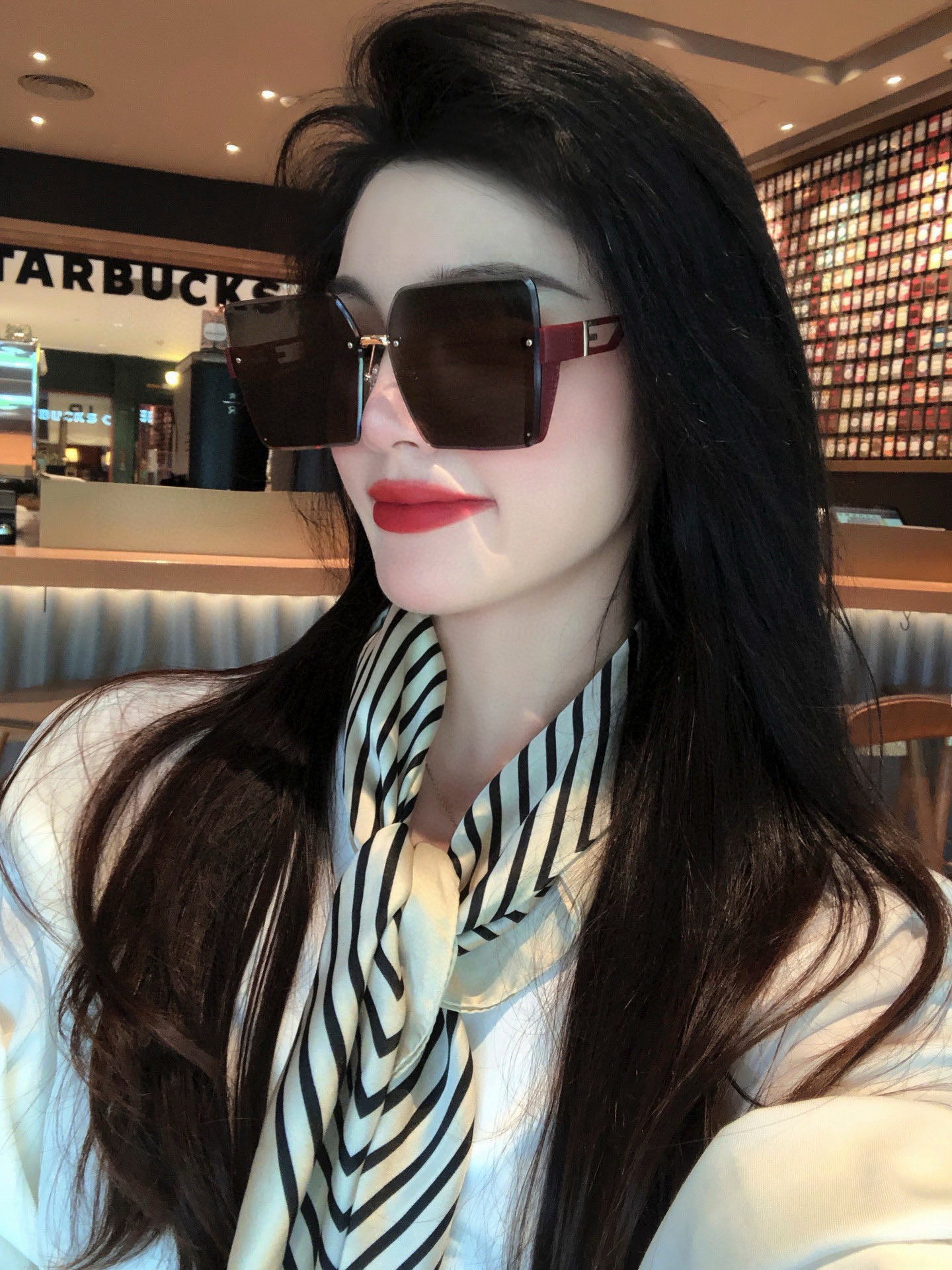 🔺 【芬迪】2025开春新款 潮流爆款 时尚方框偏光太阳镜 高品质 佩戴舒适 网红潮款墨镜 女士高清偏光