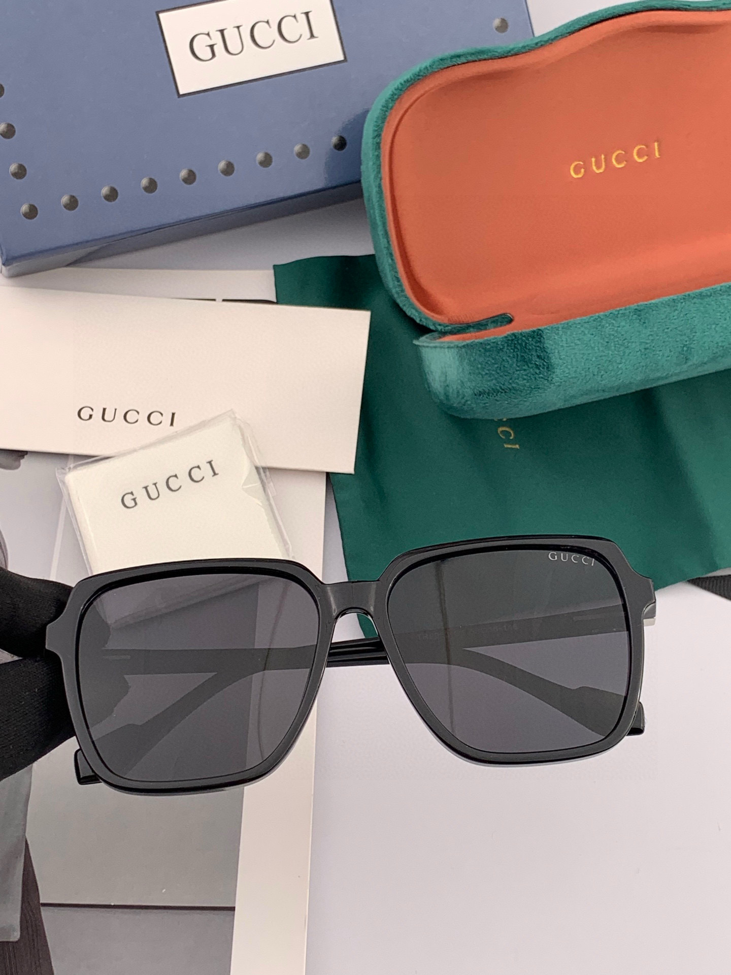 GUCCI 2025开春新款 最新款方框太阳镜 各路网红纷纷带起气场满分‼️ 俏皮甜美.上脸效果更佳.金