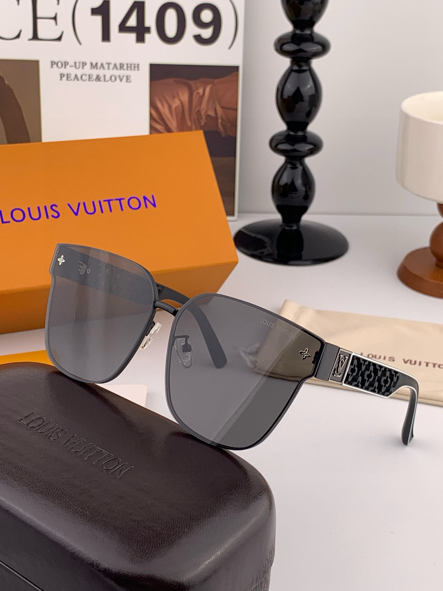 【尼龙偏光系列】lv大框太阳镜墨镜经典的方框设计，不挑脸型，无论搭配大衣还是连衣裙都非常显气质尼龙偏光镜