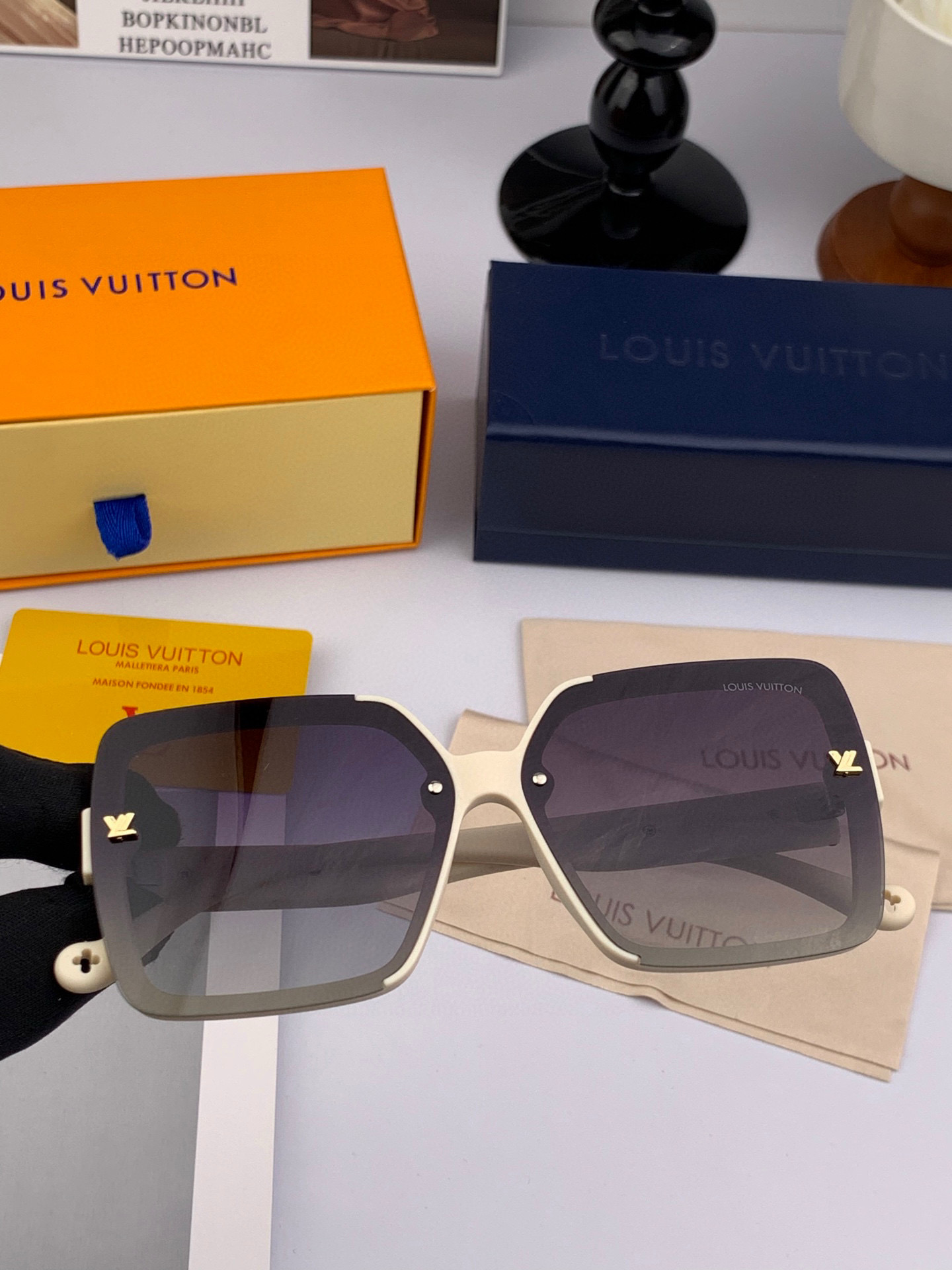 【TR偏光系列】lv大框太阳镜墨镜经典的方框设计，不挑脸型，无论搭配大衣还是连衣裙都非常显气质偏光镜片预