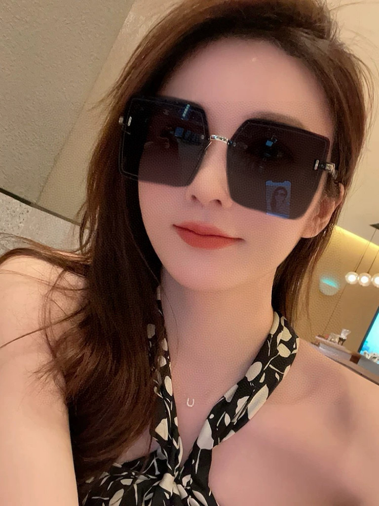 【TR尼龙偏光系列】lv大框太阳镜墨镜经典的方框设计，不挑脸型，无论搭配大衣还是连衣裙都非常显气质尼龙偏