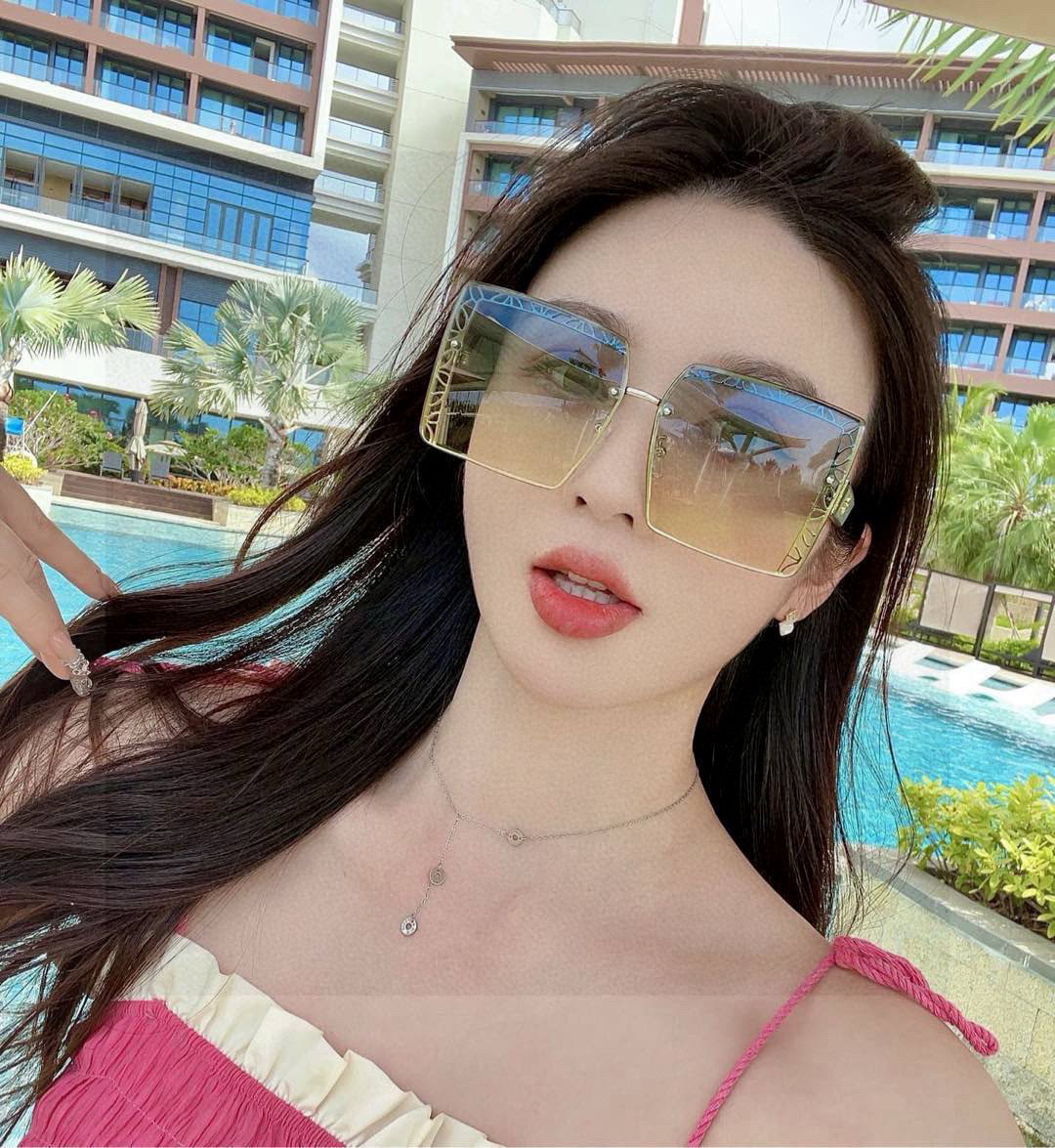 【尼龙系列】lv大框太阳镜墨镜经典的方框设计，不挑脸型，无论搭配大衣还是连衣裙都非常显气质尼龙镜片预防紫