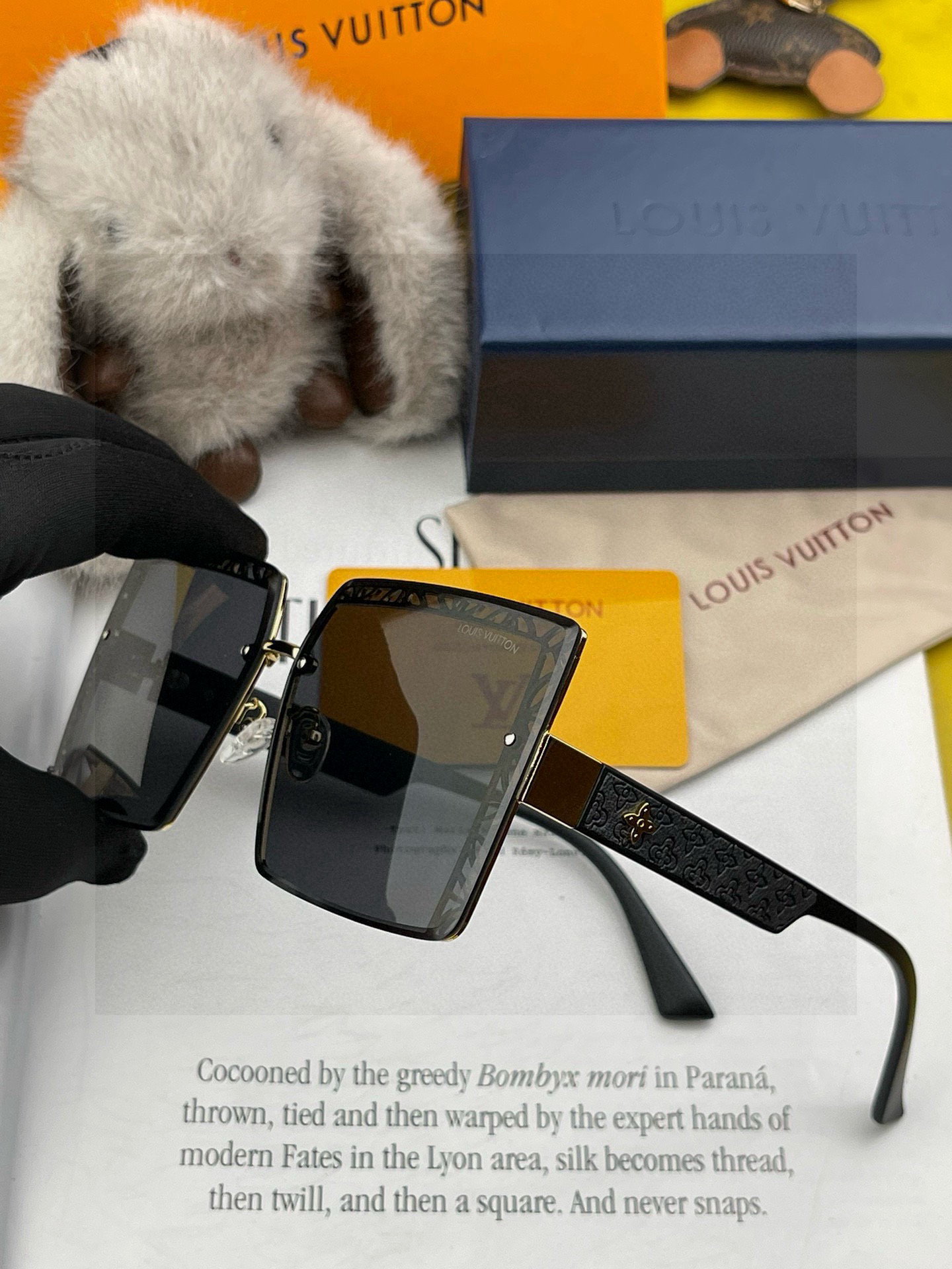 【尼龙系列】lv大框太阳镜墨镜经典的方框设计，不挑脸型，无论搭配大衣还是连衣裙都非常显气质尼龙镜片预防紫