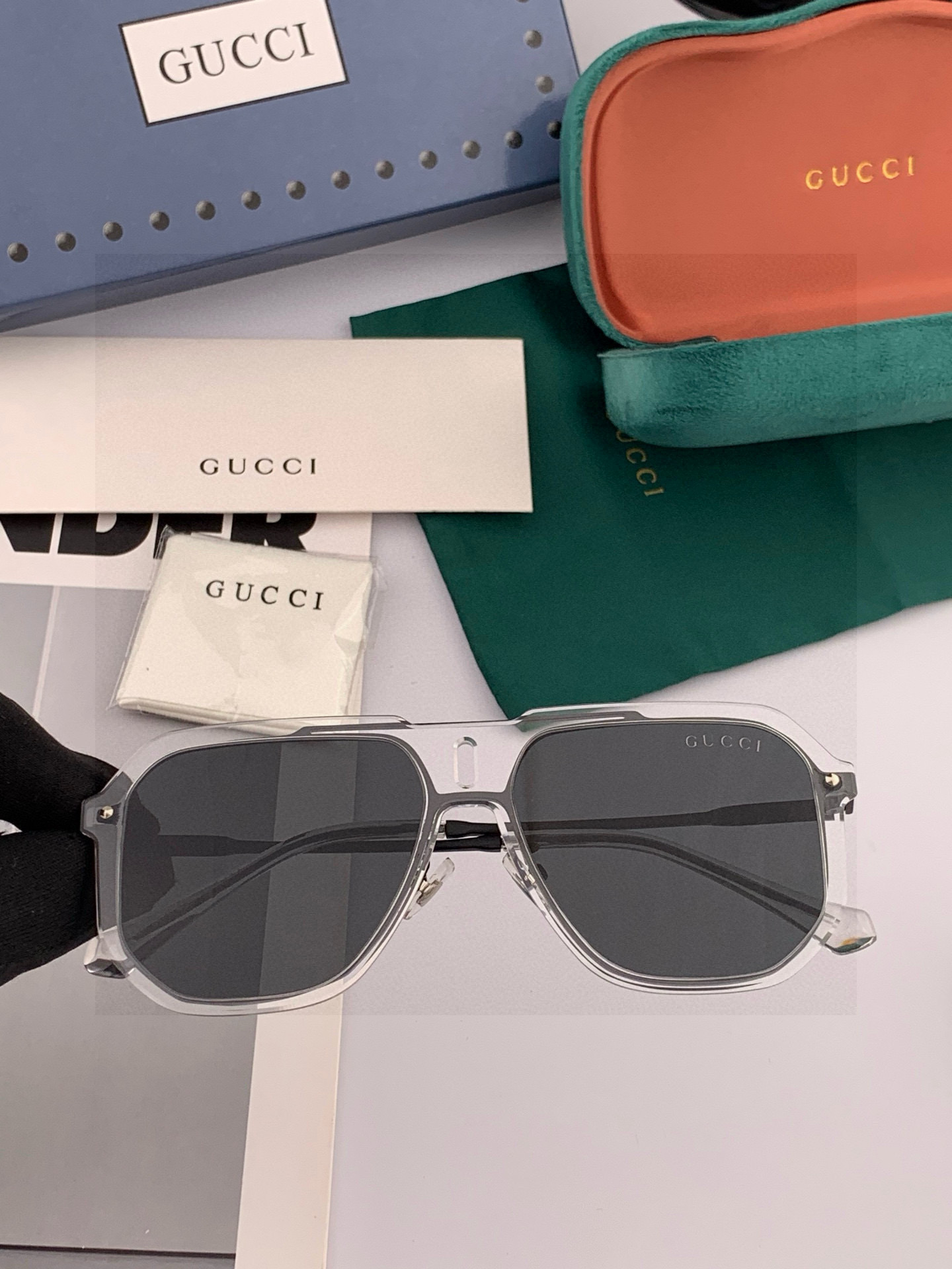 GUCC* 2025 新款男女情侣款太阳iP电镀永不褪色 卖点：超轻超有弹性整幅眼镜片：高清尼龙偏光镜片