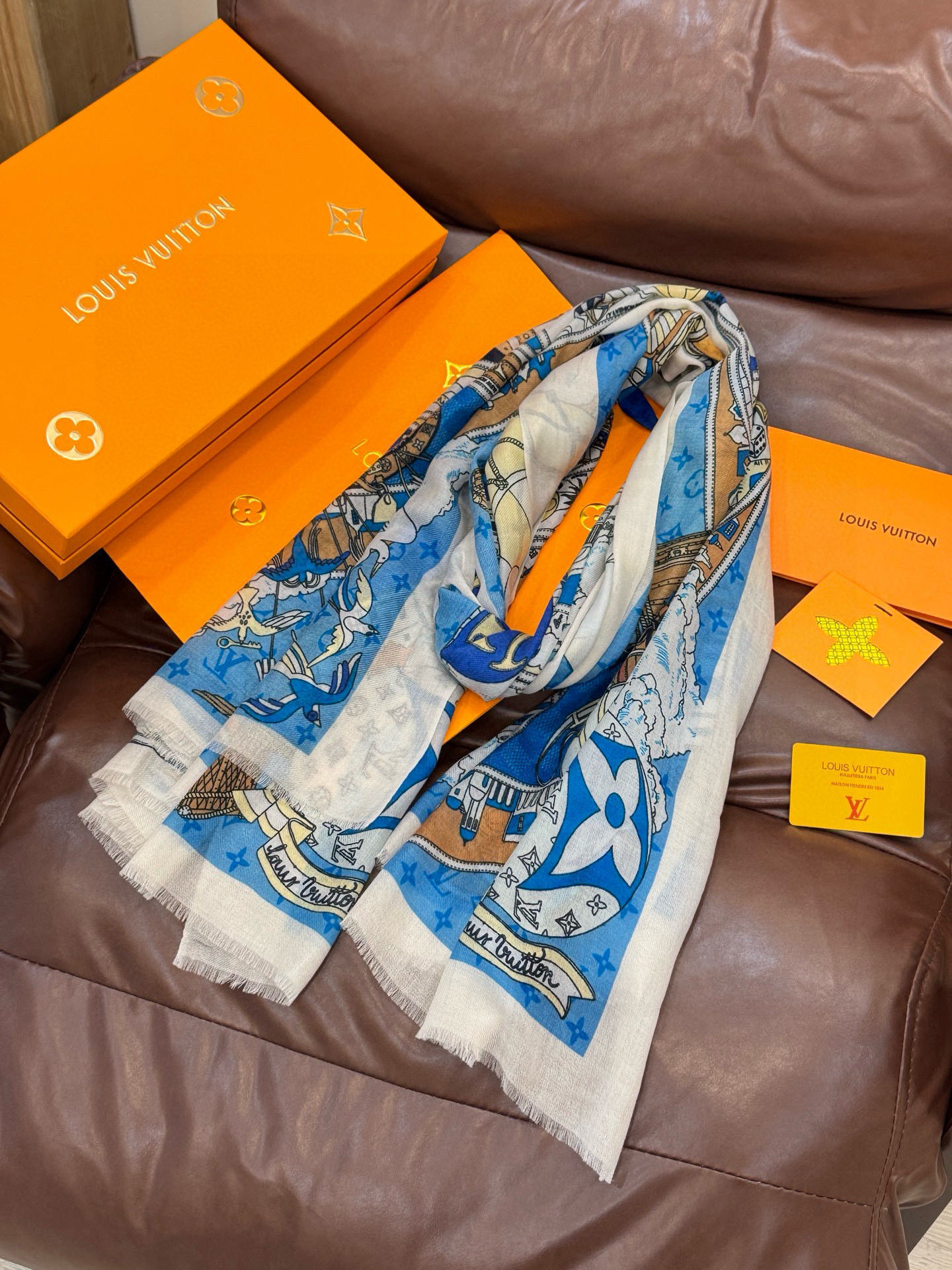 又时髦又百搭！LV新款老花长巾】提升气质和品味的好单品！！四季必备！！真的无敌实用！！Lv难得的羊绒长巾