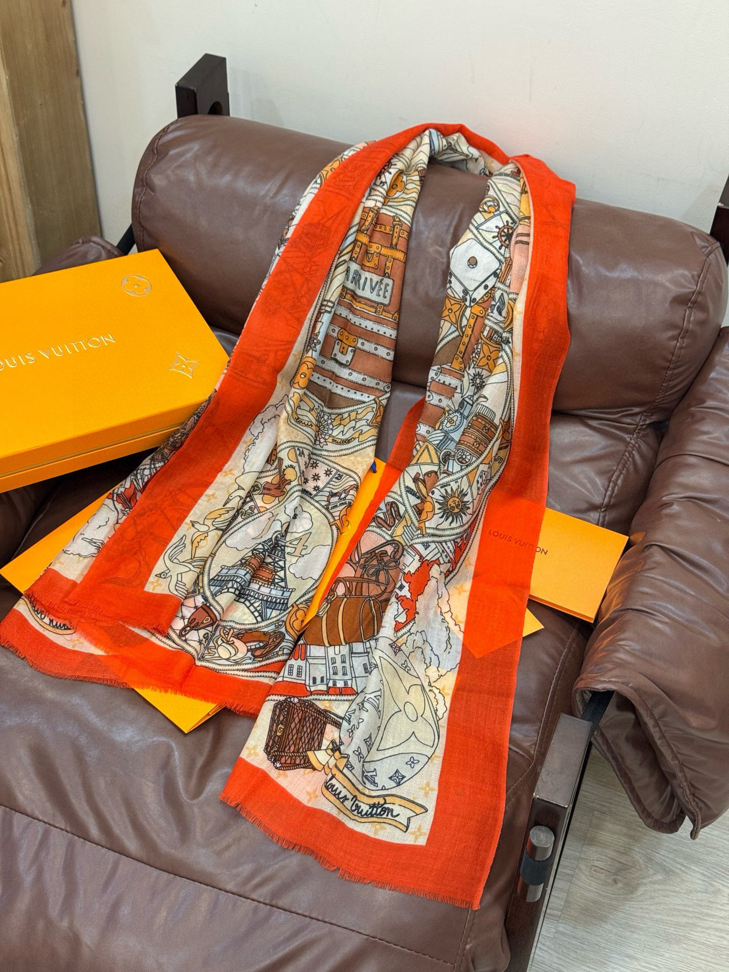 又时髦又百搭！LV新款老花长巾】提升气质和品味的好单品！！四季必备！！真的无敌实用！！Lv难得的羊绒长巾