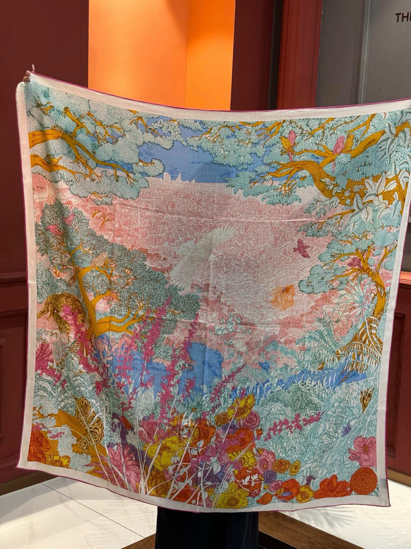 爱马仕~秋冬搭配利器❗️顶级双面同色 版真丝羊绒披肩!!1条等于2条】点睛精彩,图案和配色都超级喜欢,又